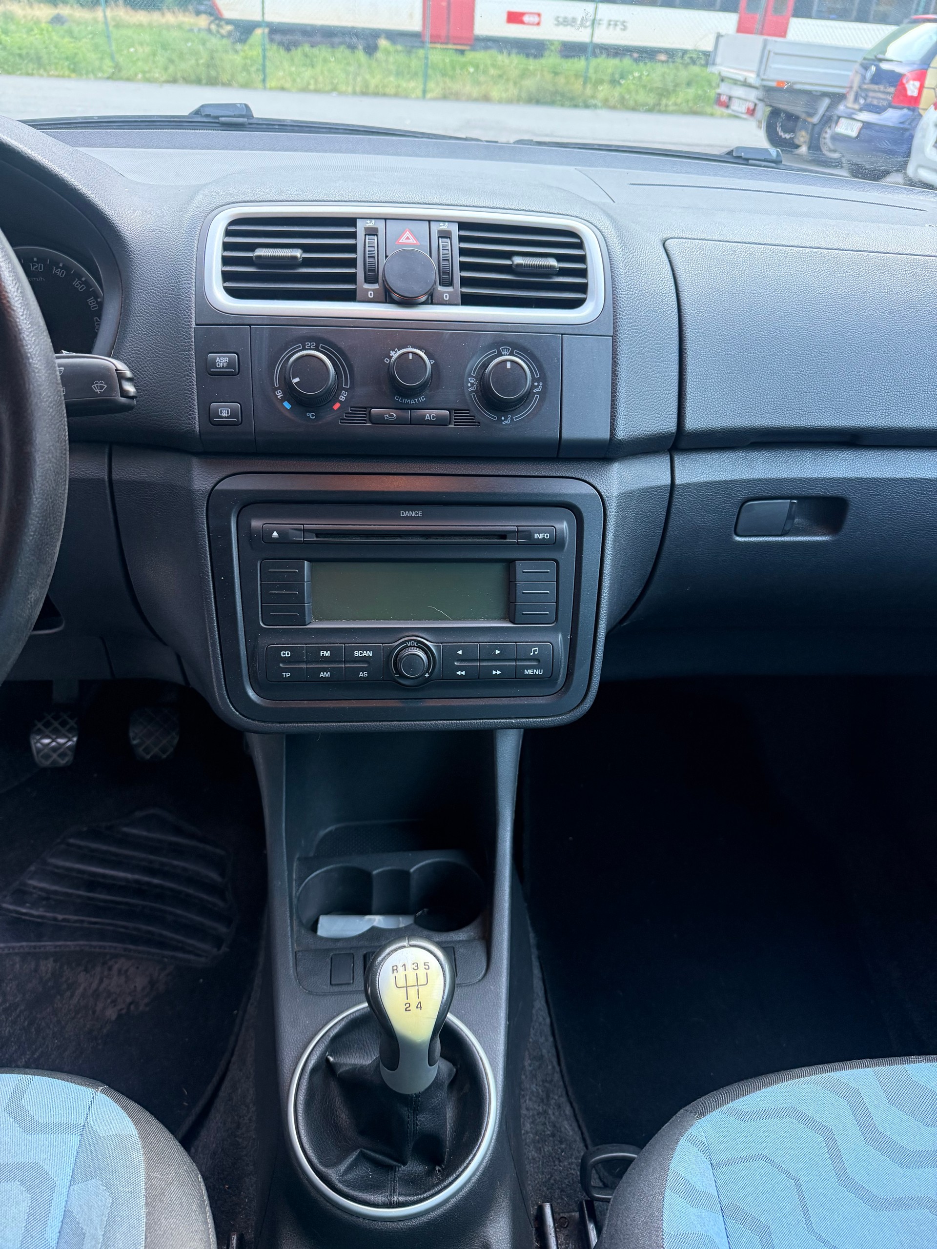 SKODA Fabia 1.2 Entry-image-9