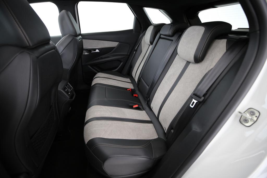 PEUGEOT 3008 1.6 Plug-in Hybrid4 GT Pack-image-10