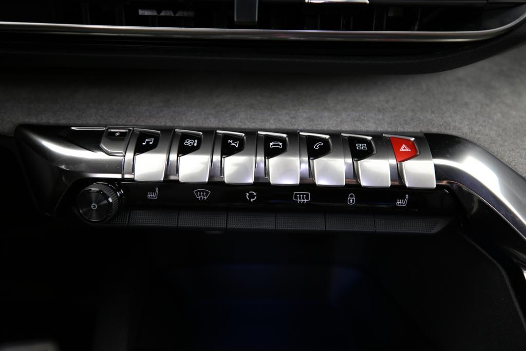 PEUGEOT 3008 1.6 Plug-in Hybrid4 GT Pack-image-8
