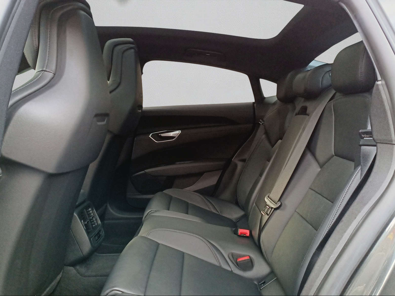 AUDI e-tron GT quattro-image-20