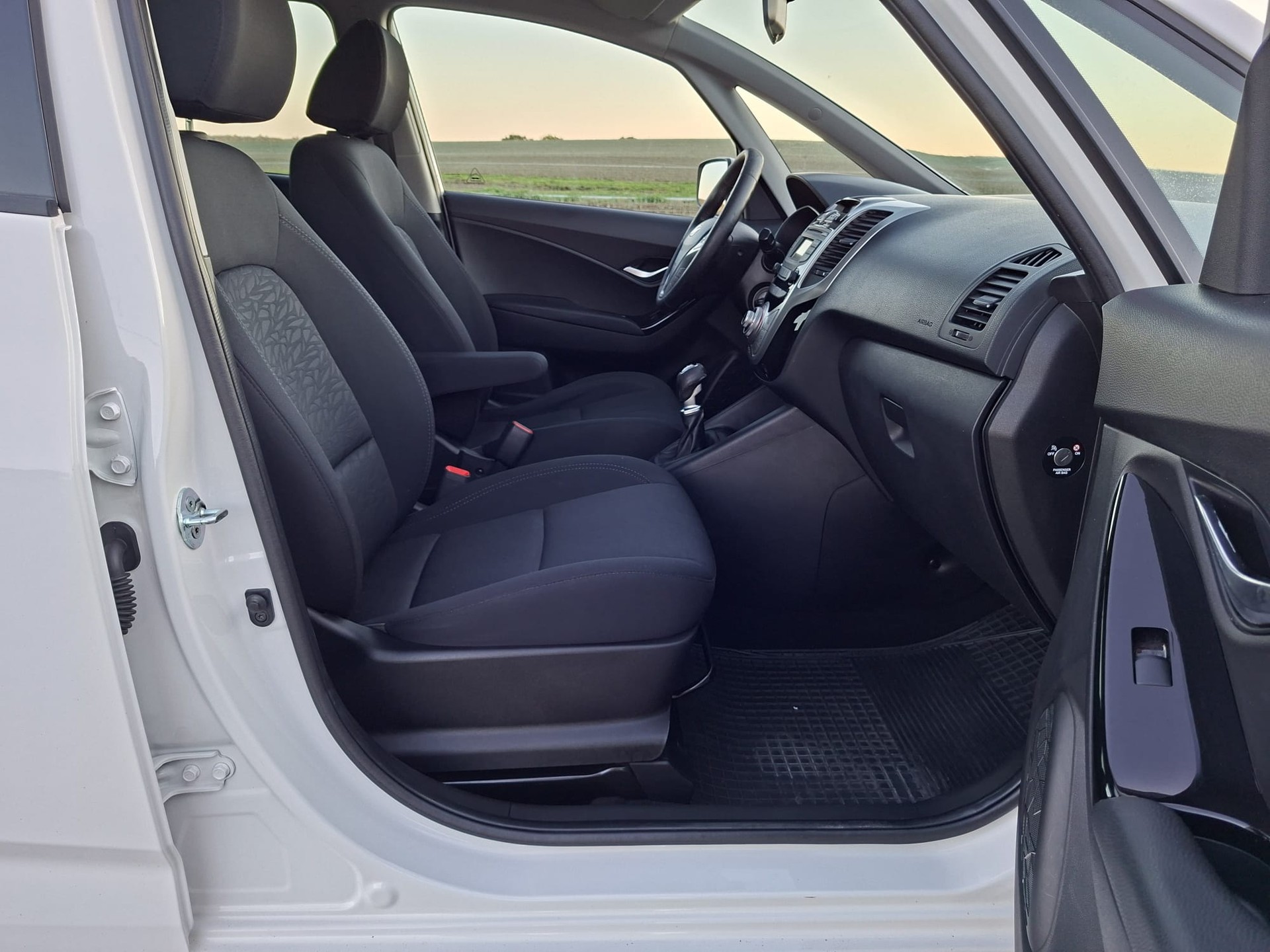 HYUNDAI iX20 1.6 Premium-image-11