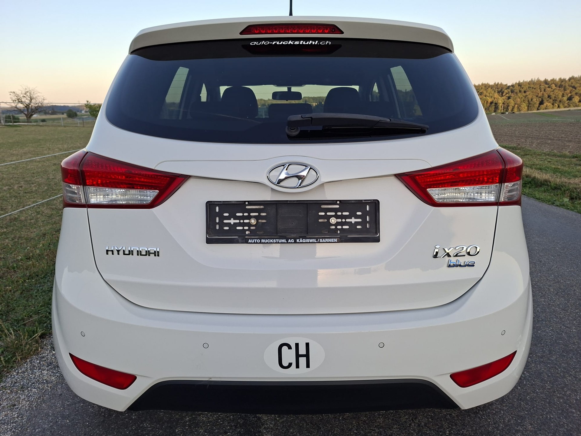 HYUNDAI iX20 1.6 Premium-image-12