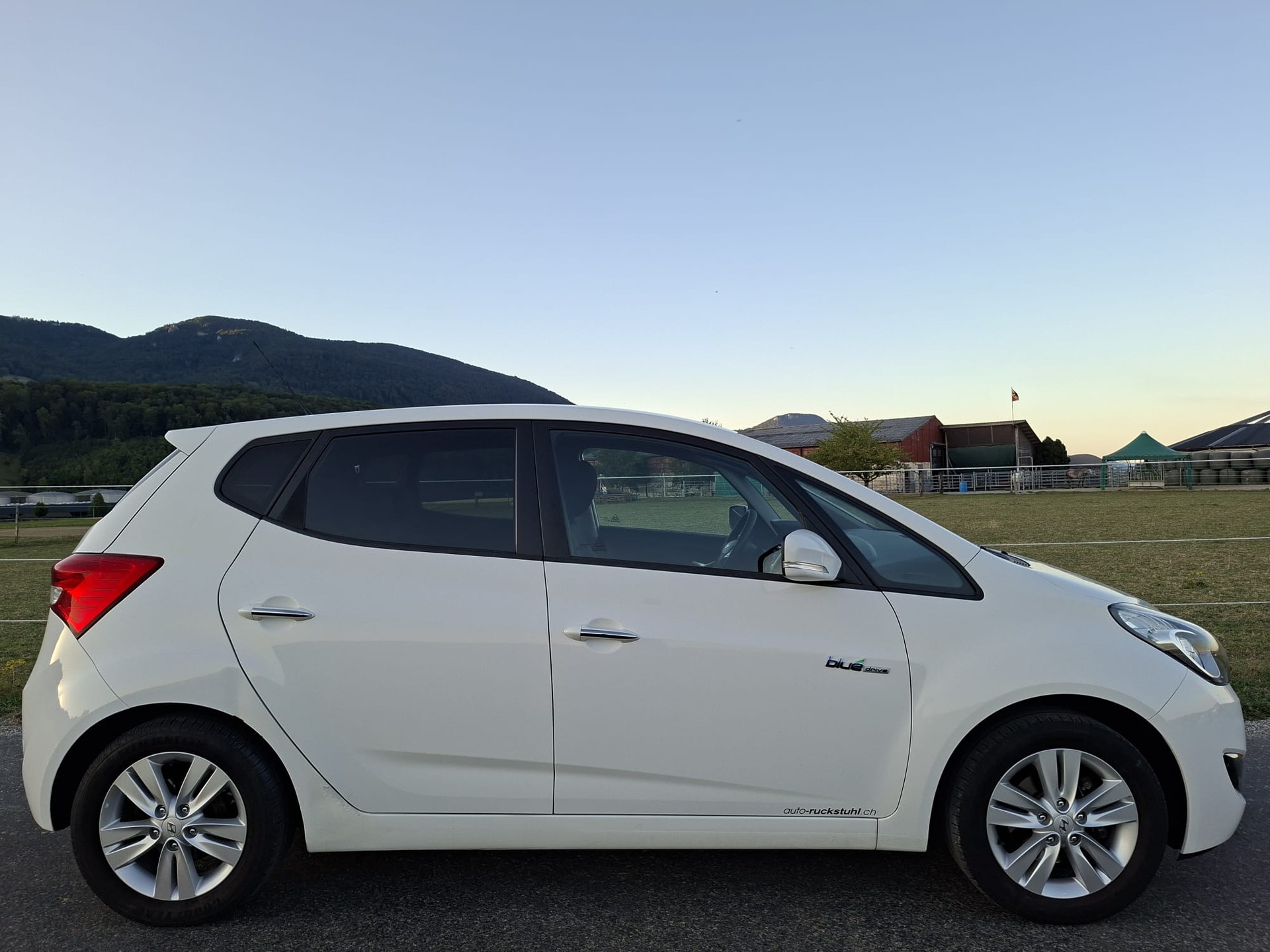 HYUNDAI iX20 1.6 Premium-image-4