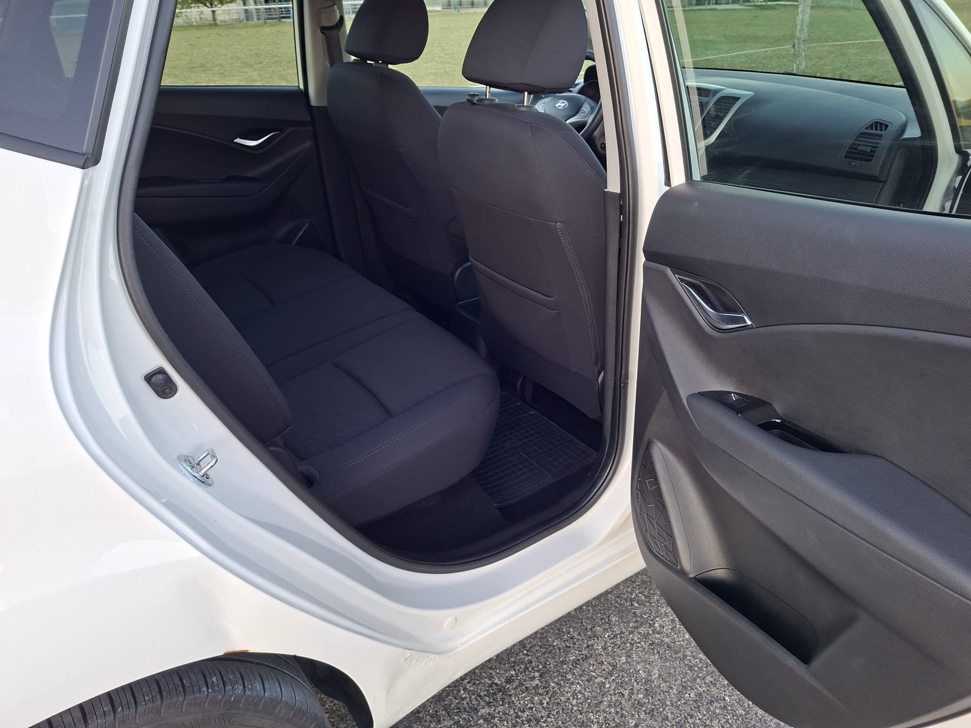 HYUNDAI iX20 1.6 Premium-image-13