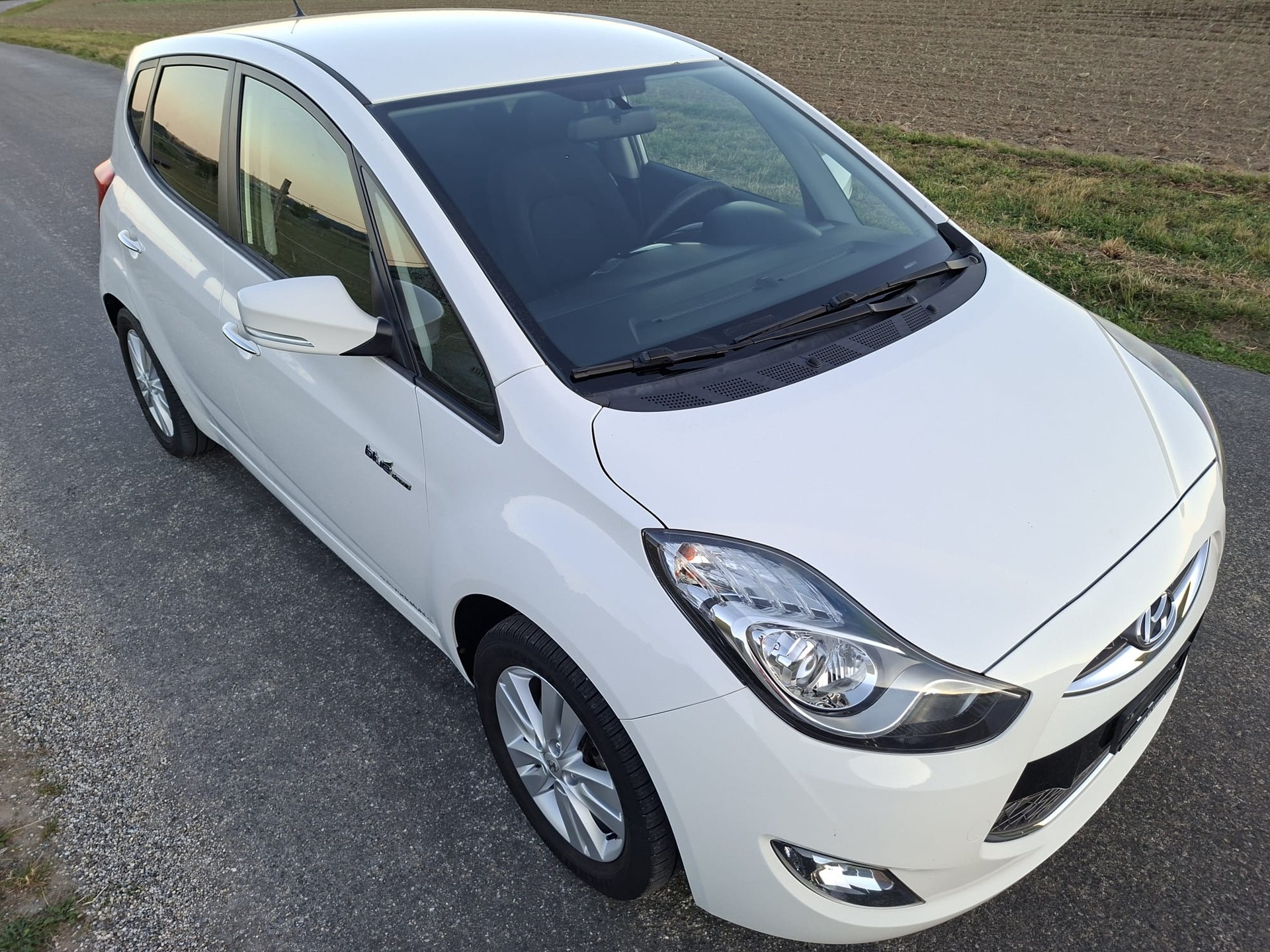 HYUNDAI iX20 1.6 Premium-image-6