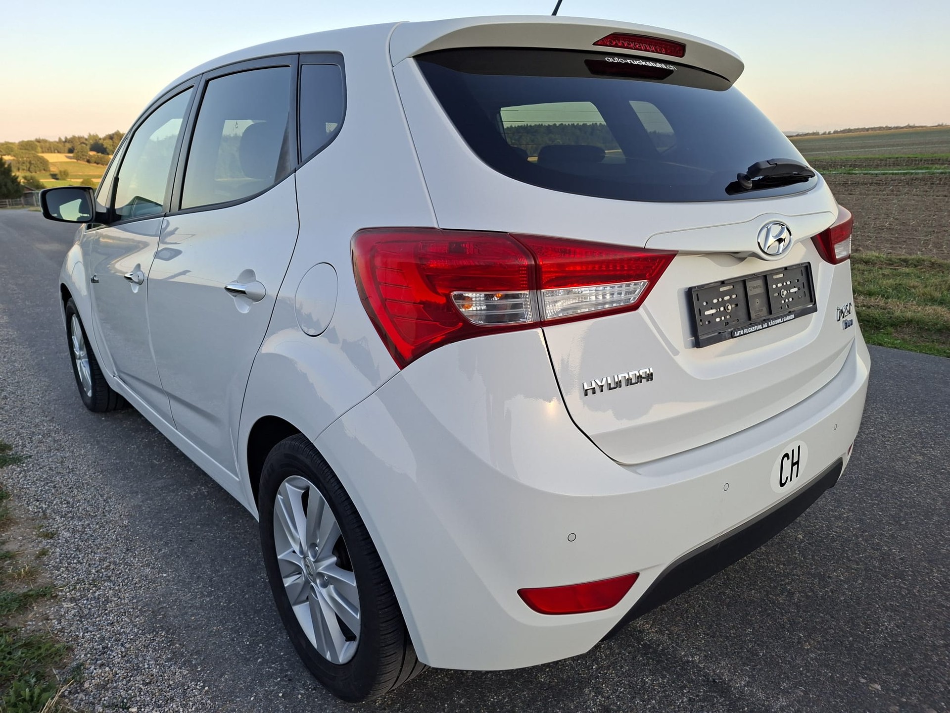HYUNDAI iX20 1.6 Premium-image-5
