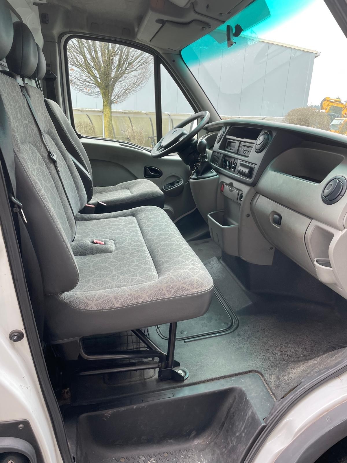 RENAULT Master T33 2.5dCi L1H1-image-6