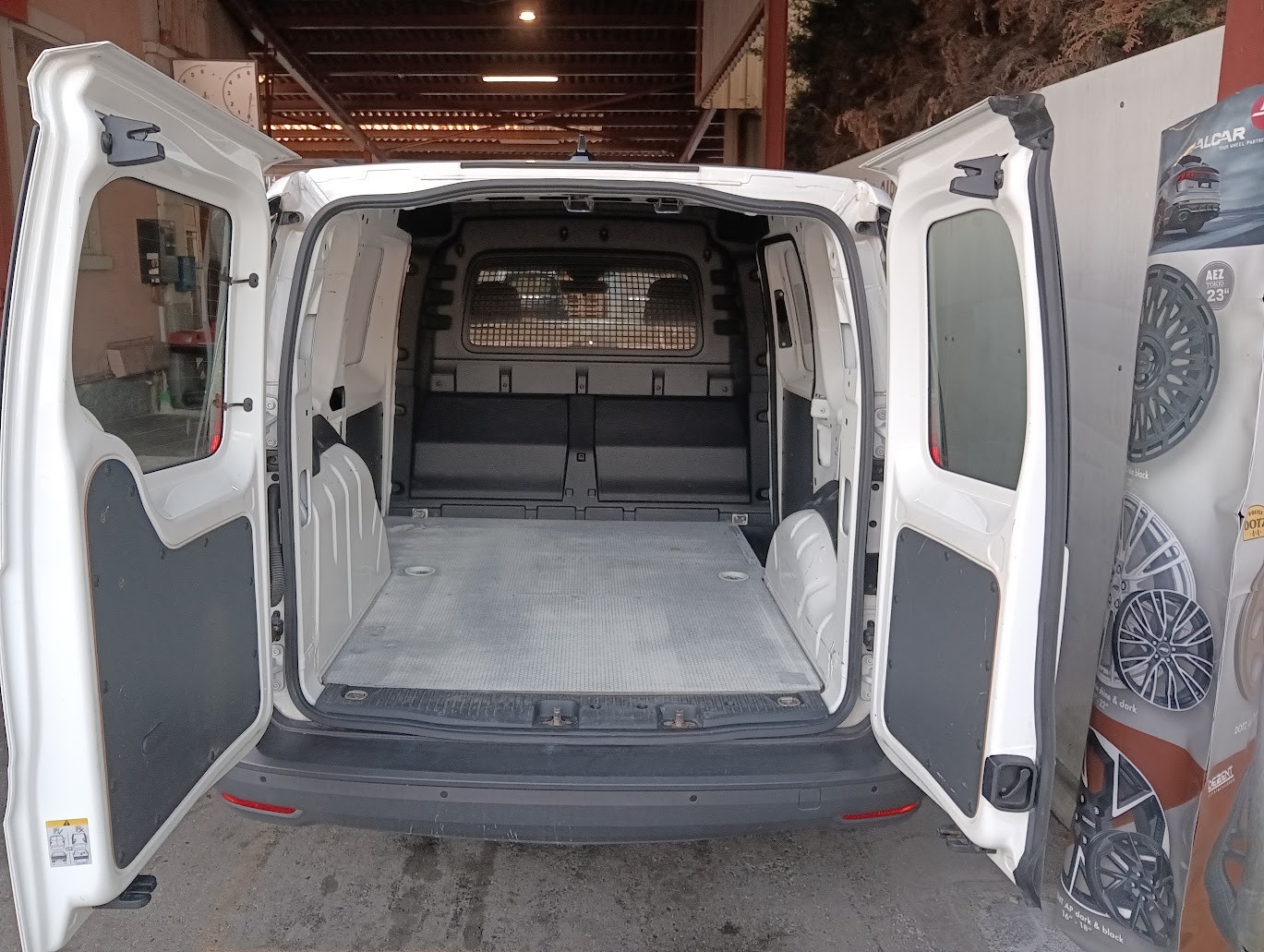 VW Caddy Cargo 1.5 TSI Entry-image-6