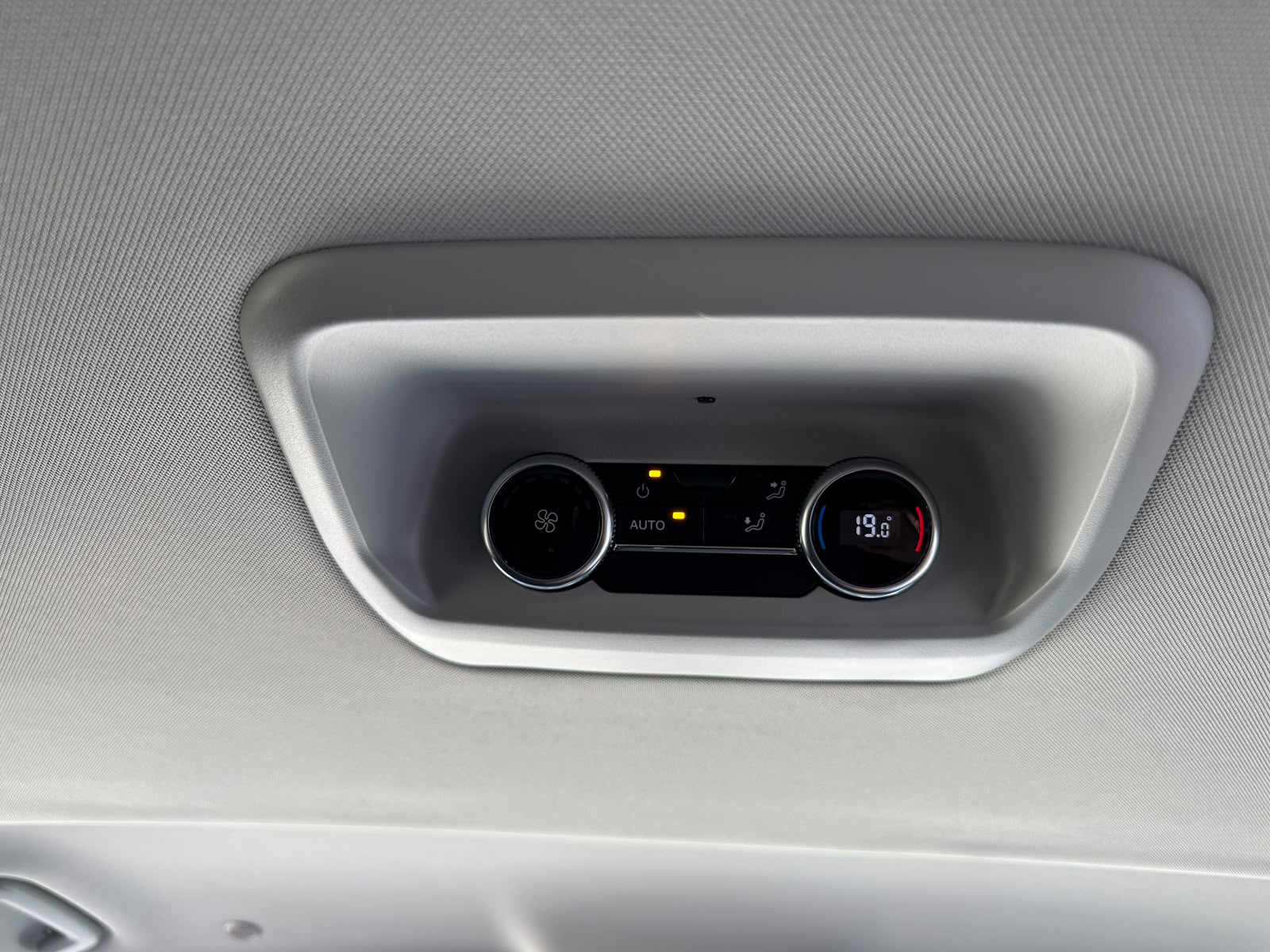 VW Caravelle 2.0 TDI Edition 170 PS Automat 8-Gang 4 Motion - 4x4-image-18
