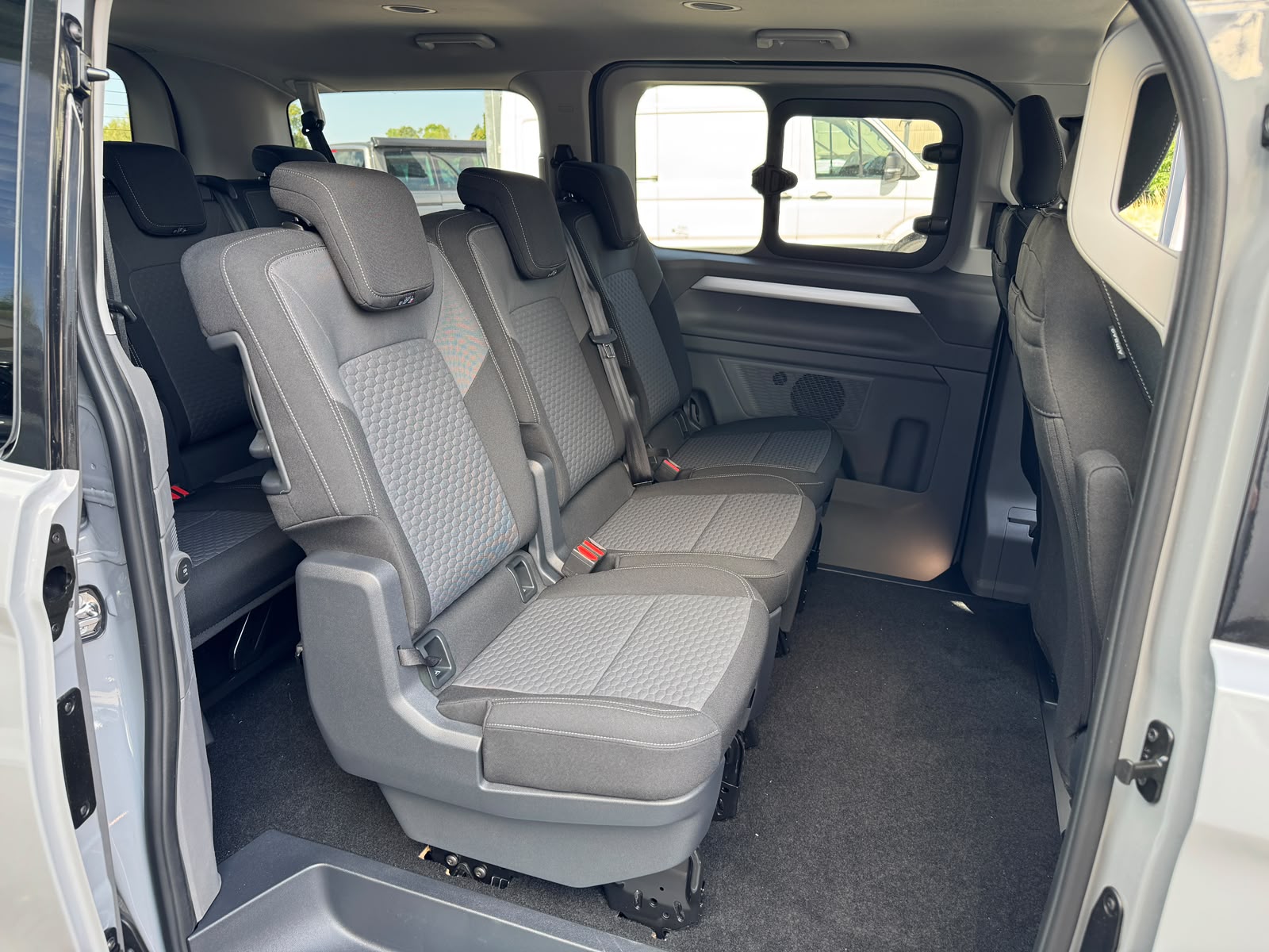 VW Caravelle 2.0 TDI Edition 170 PS Automat 8-Gang 4 Motion - 4x4-image-14