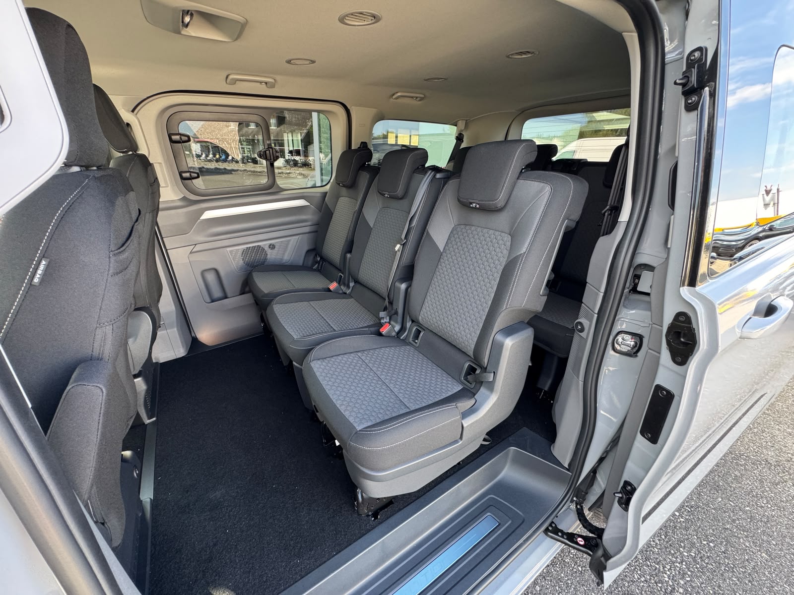 VW Caravelle 2.0 TDI Edition 170 PS Automat 8-Gang 4 Motion - 4x4-image-16