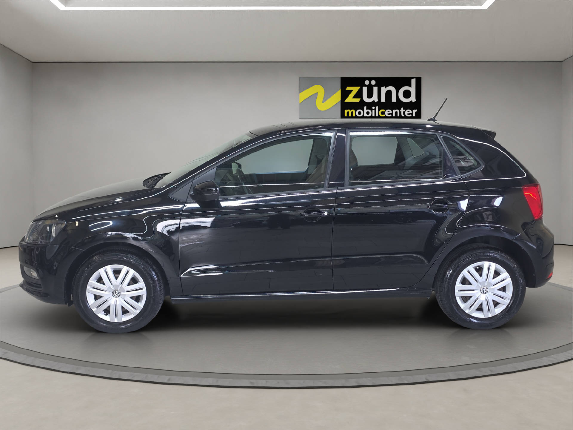 VW Polo 1.0 MPI 60 BlueMT Trendline-image-1