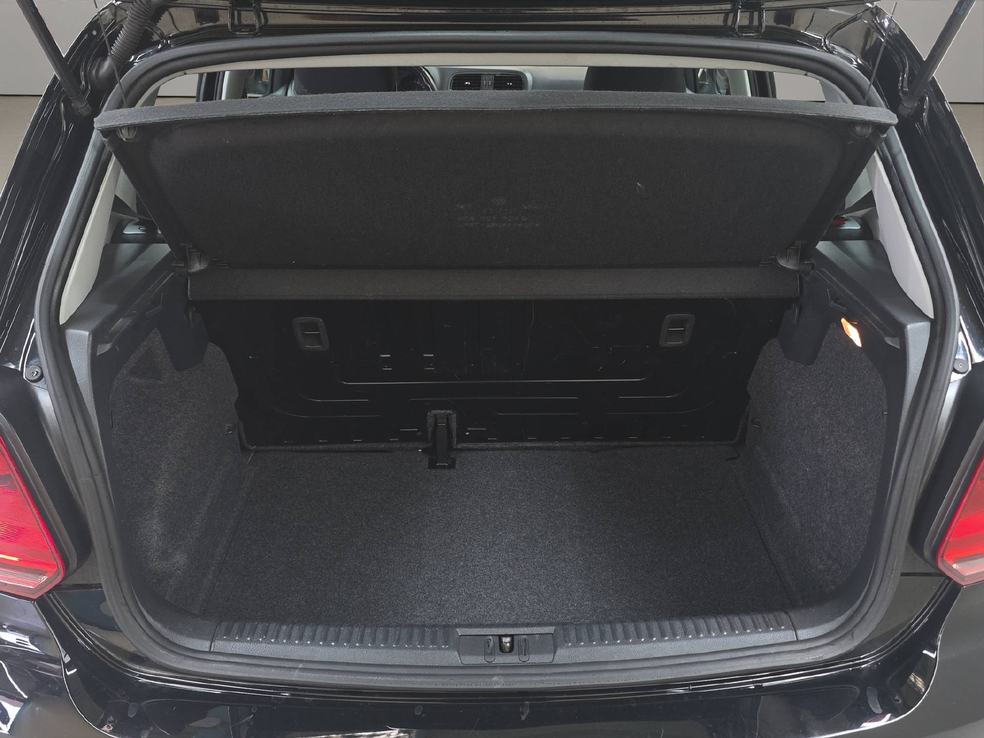 VW Polo 1.0 MPI 60 BlueMT Trendline-image-11