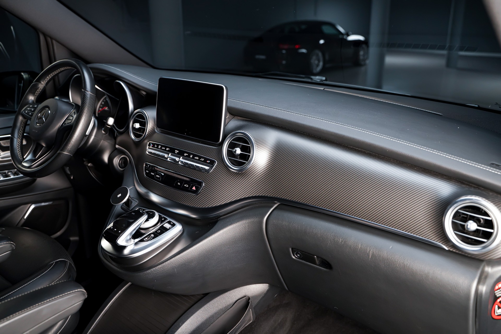 MERCEDES-BENZ V 250 d Swiss Edition lang AMG Line 4Matic 7G-Tronic-image-23