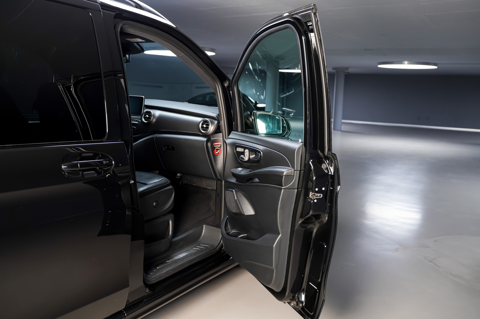 MERCEDES-BENZ V 250 d Swiss Edition lang AMG Line 4Matic 7G-Tronic-image-20
