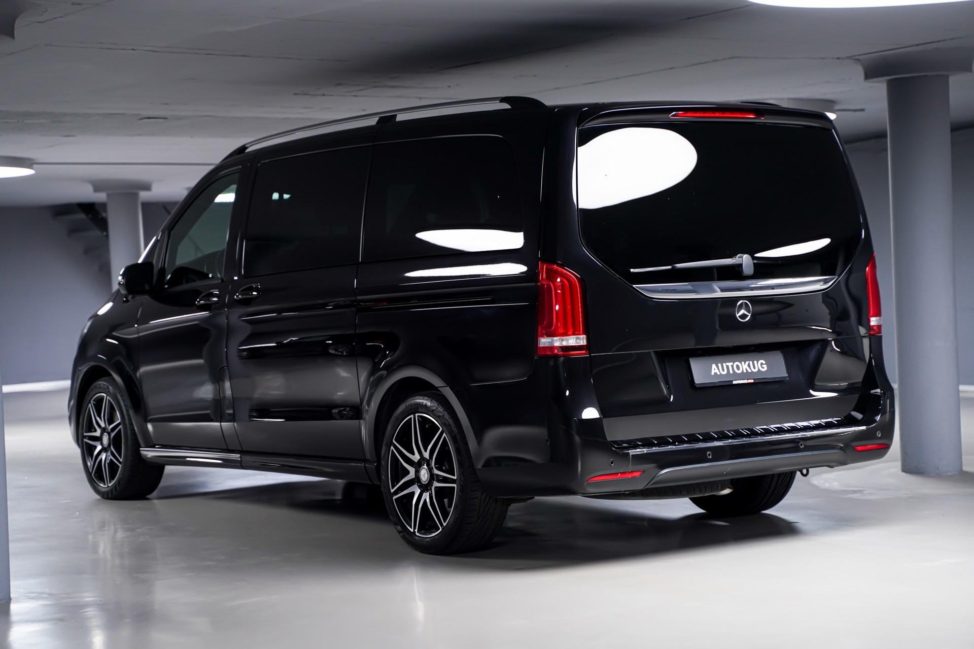 MERCEDES-BENZ V 250 d Swiss Edition lang AMG Line 4Matic 7G-Tronic-image-6