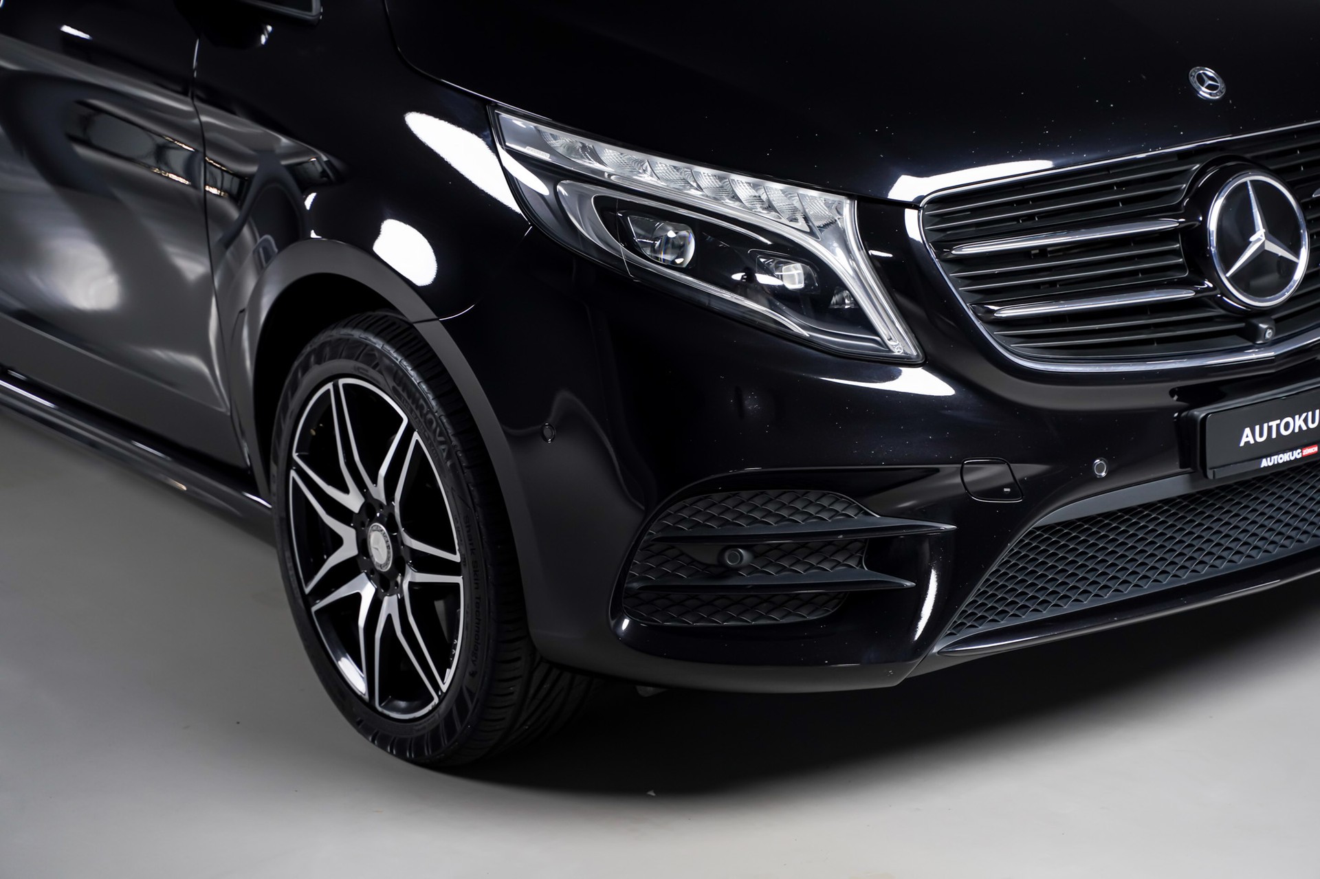 MERCEDES-BENZ V 250 d Swiss Edition lang AMG Line 4Matic 7G-Tronic-image-3