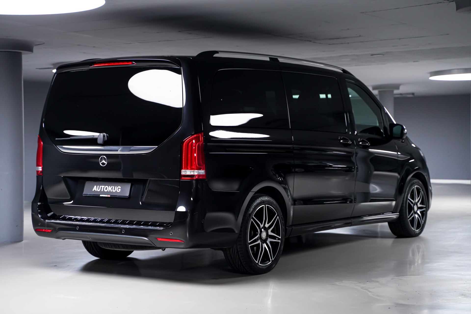 MERCEDES-BENZ V 250 d Swiss Edition lang AMG Line 4Matic 7G-Tronic-image-4