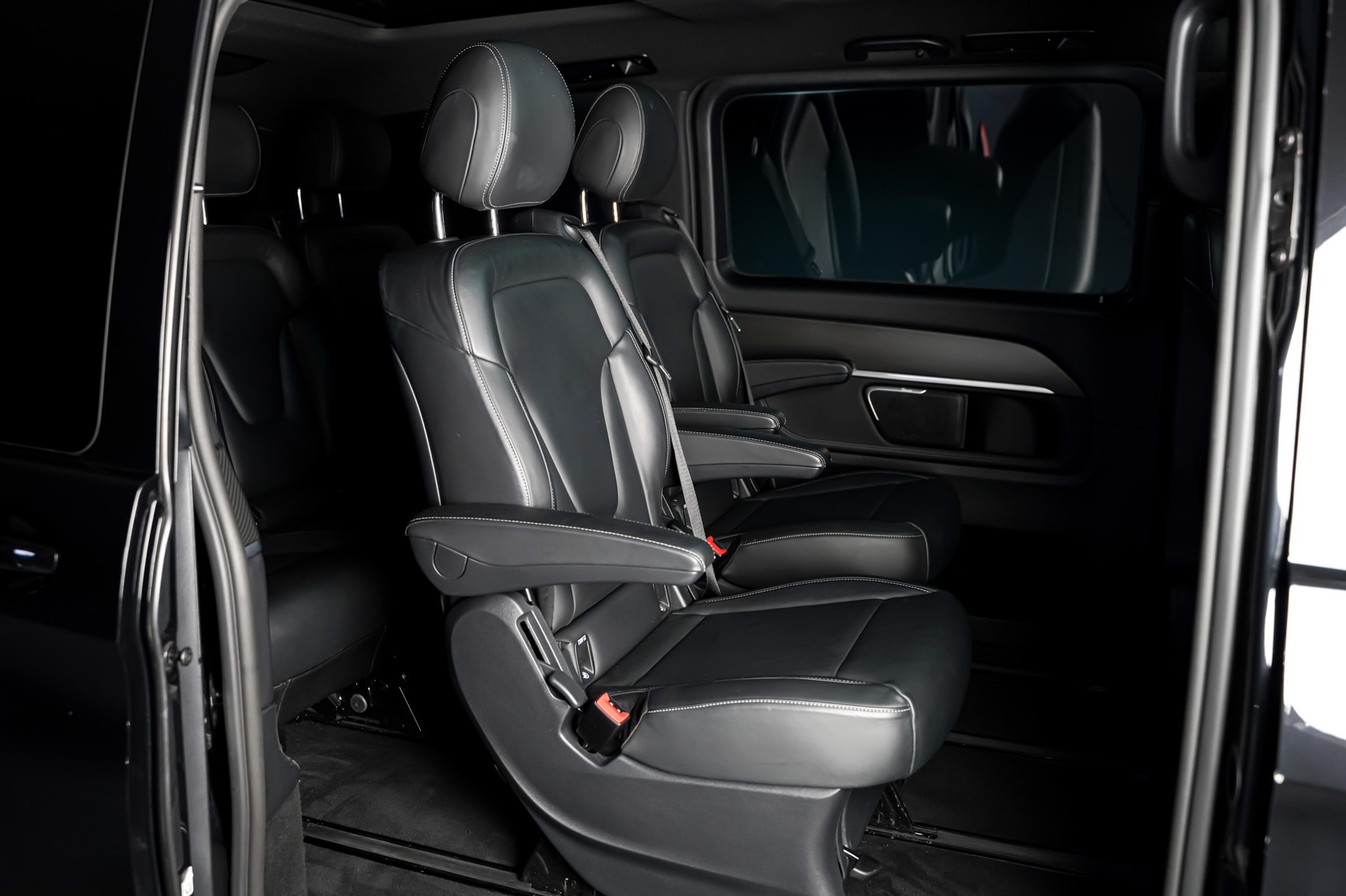 MERCEDES-BENZ V 250 d Swiss Edition lang AMG Line 4Matic 7G-Tronic-image-19