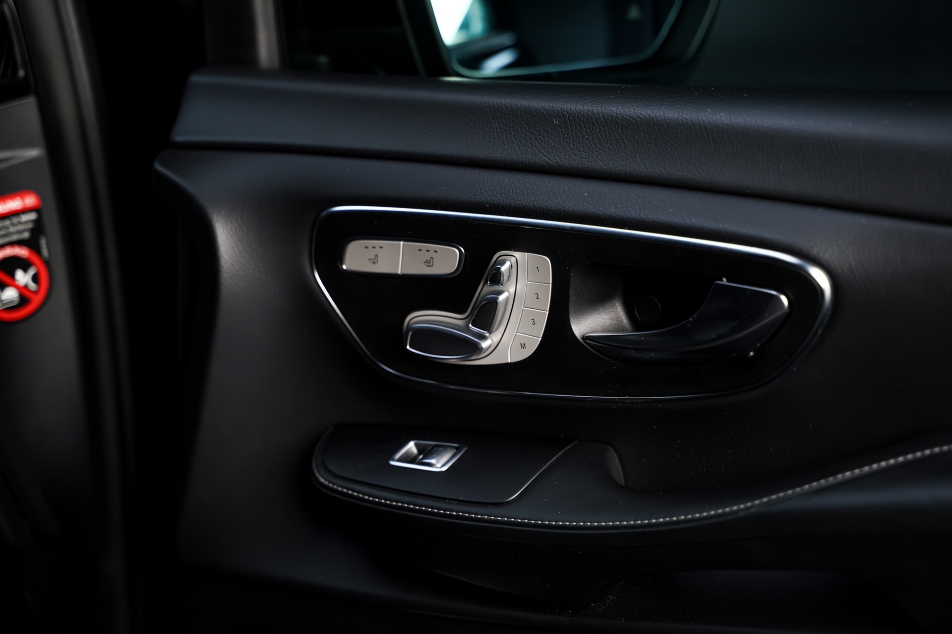 MERCEDES-BENZ V 250 d Swiss Edition lang AMG Line 4Matic 7G-Tronic-image-21