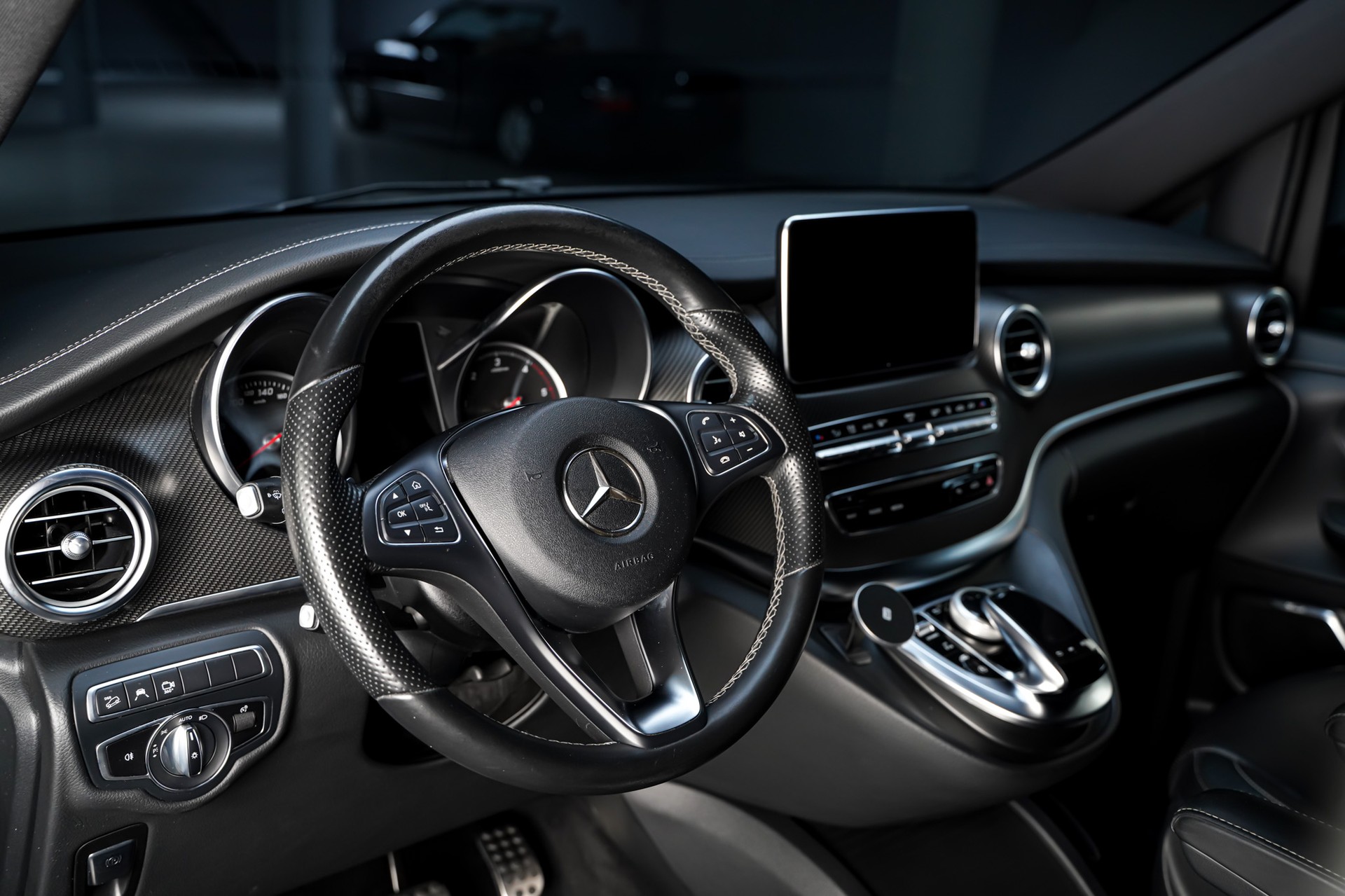 MERCEDES-BENZ V 250 d Swiss Edition lang AMG Line 4Matic 7G-Tronic-image-12