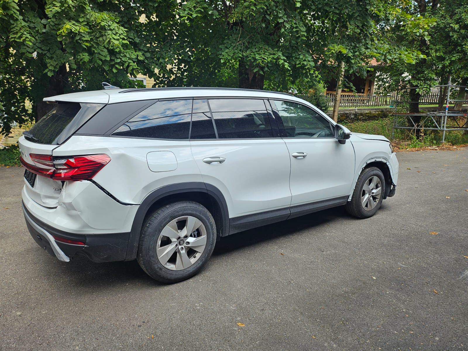 SKODA Kodiaq 2.0 TDI 7 SITZE 7 PLACES Selection 4x4 BESCHADIG ENDOMMAGE-image-7