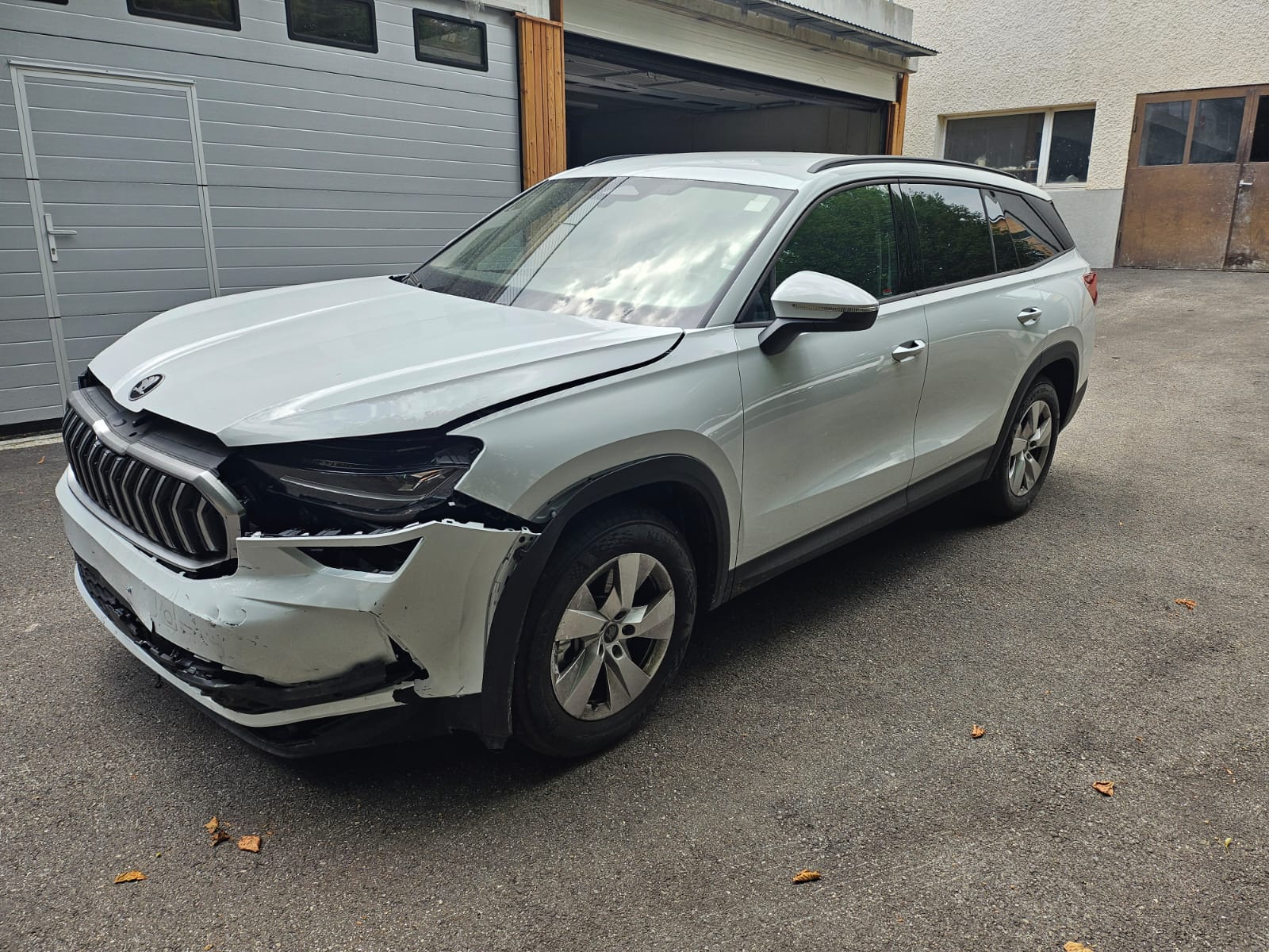 SKODA Kodiaq 2.0 TDI 7 SITZE 7 PLACES Selection 4x4 BESCHADIG ENDOMMAGE-image-9