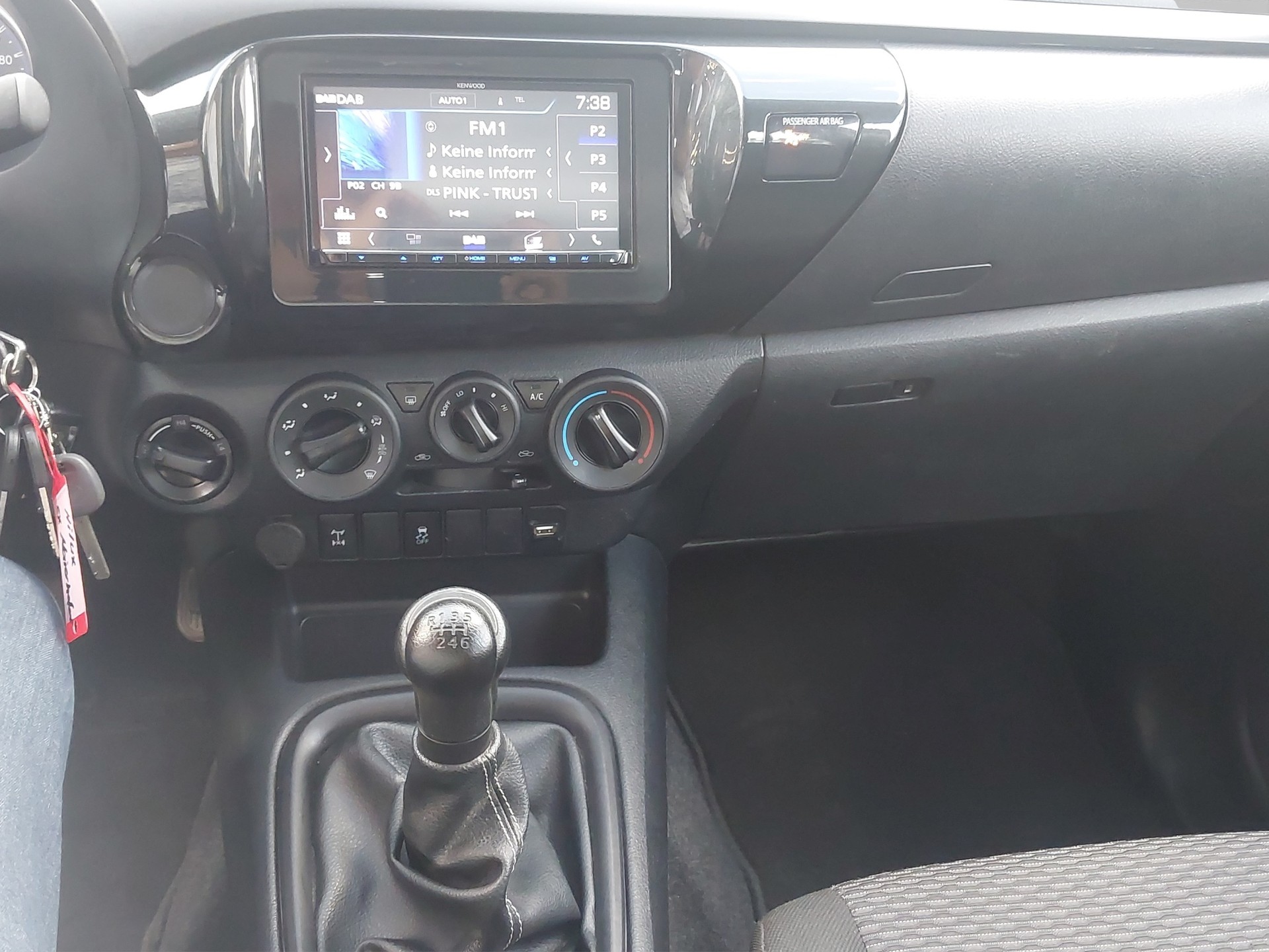 TOYOTA Hilux Double Cab.-Pick-up 2.4 D-4D 150 Comfort-image-10