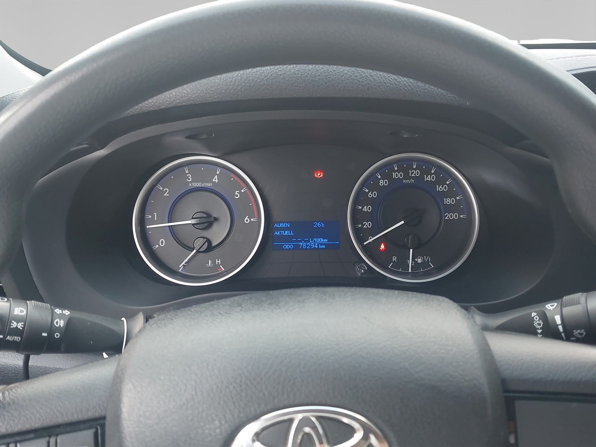TOYOTA Hilux Double Cab.-Pick-up 2.4 D-4D 150 Comfort-image-8