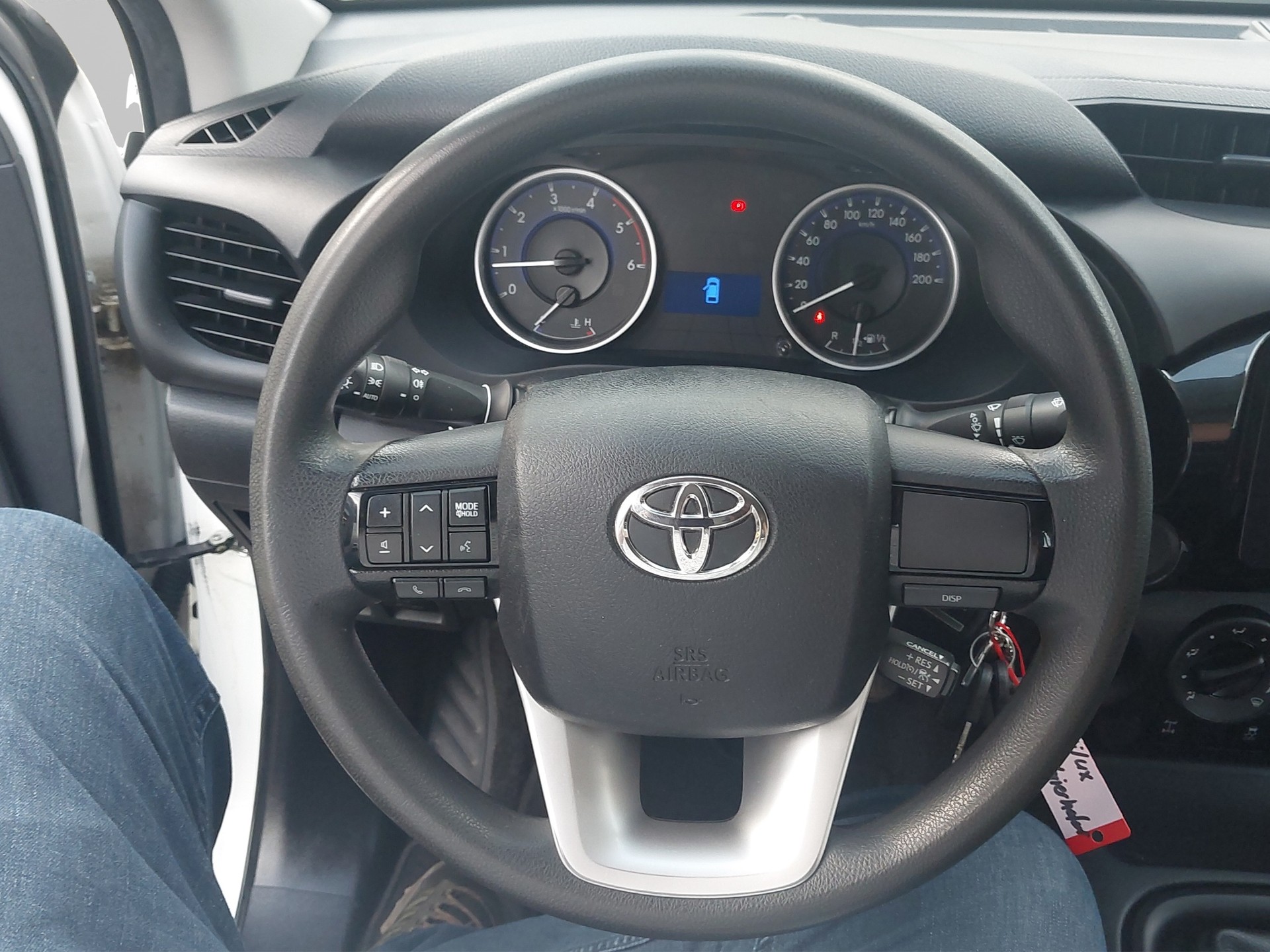 TOYOTA Hilux Double Cab.-Pick-up 2.4 D-4D 150 Comfort-image-9