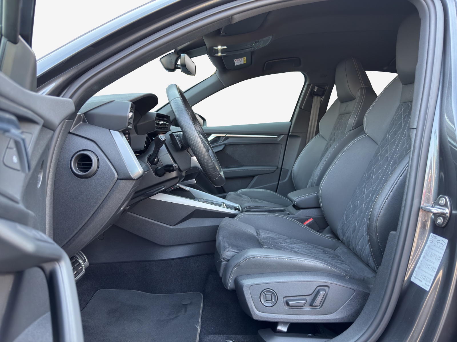 AUDI S3 Limousine 2.0 TFSI quattro S-tronic-image-7