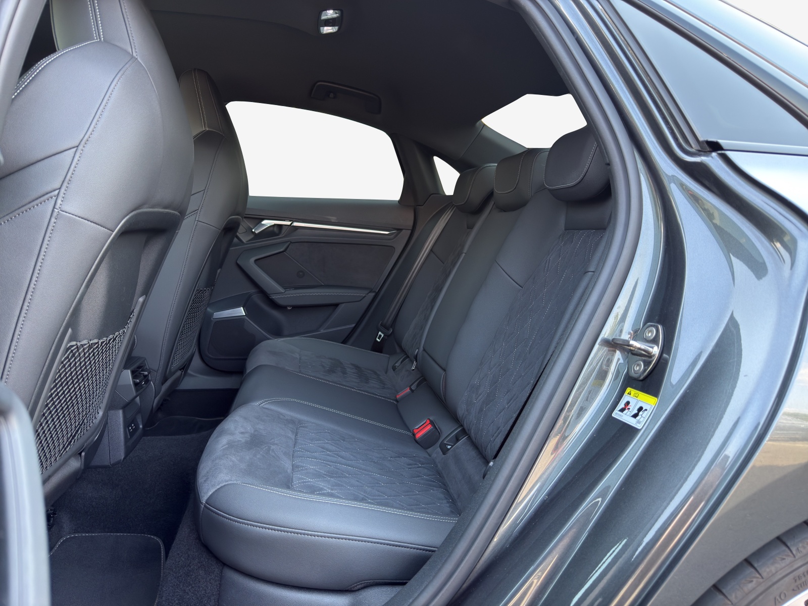 AUDI S3 Limousine 2.0 TFSI quattro S-tronic-image-11