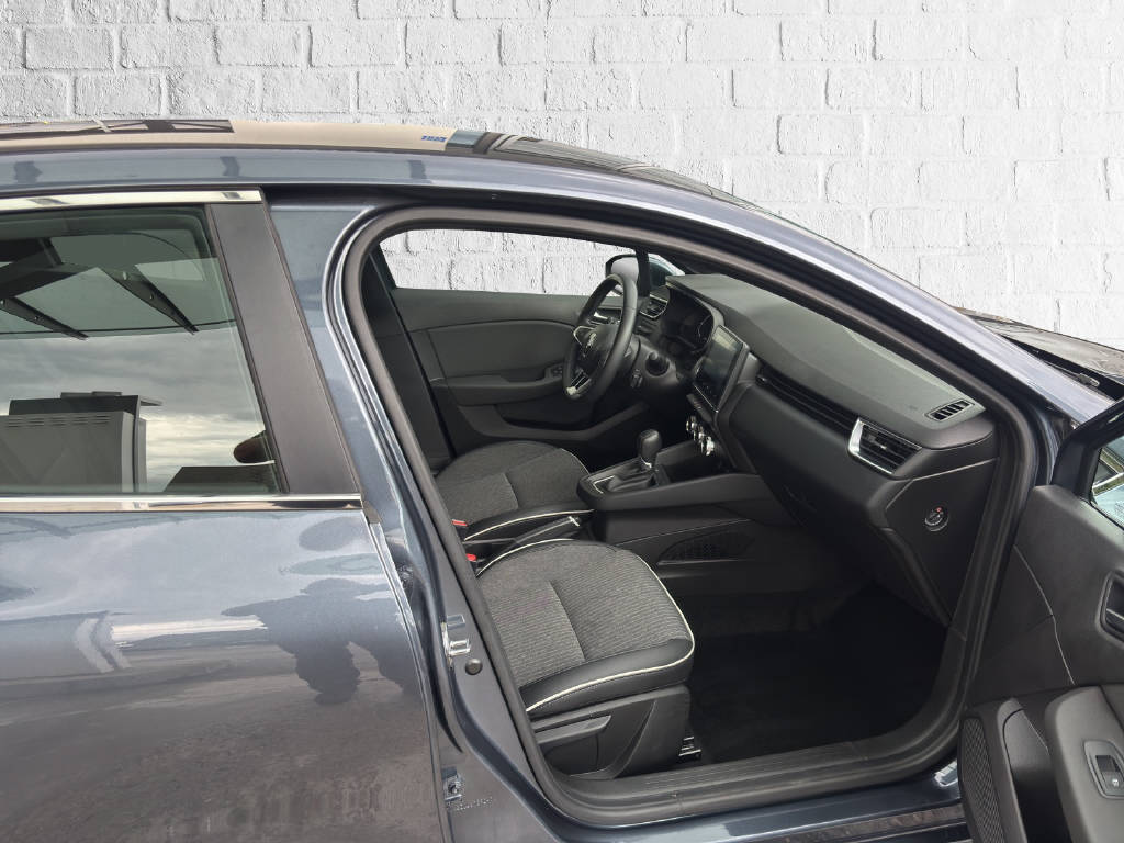 RENAULT Clio INTENS E-TECH 140-image-9