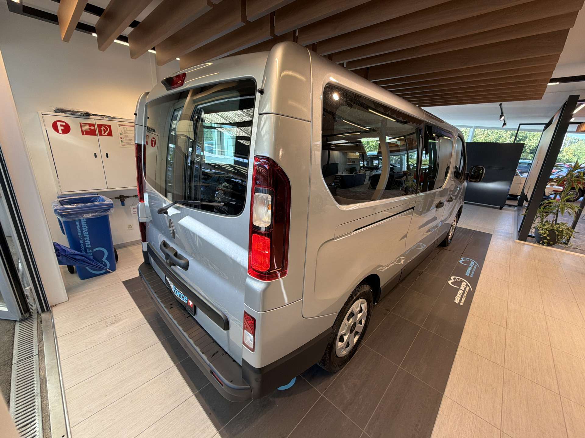 RENAULT Trafic Blue dCi 150 9-Plätzer Passenger Techno-showroom-element-2