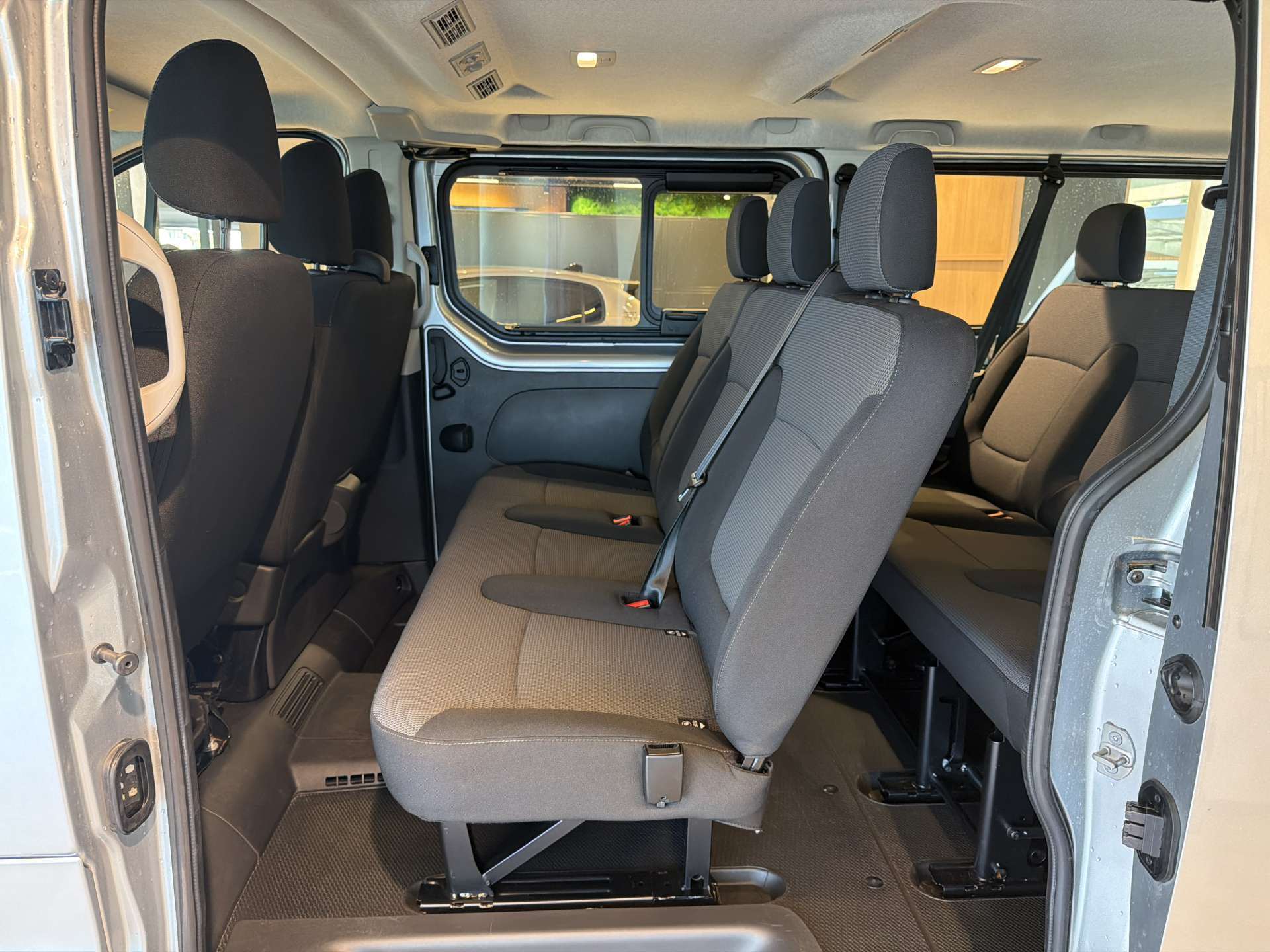 RENAULT Trafic Blue dCi 150 9-Plätzer Passenger Techno-image-6