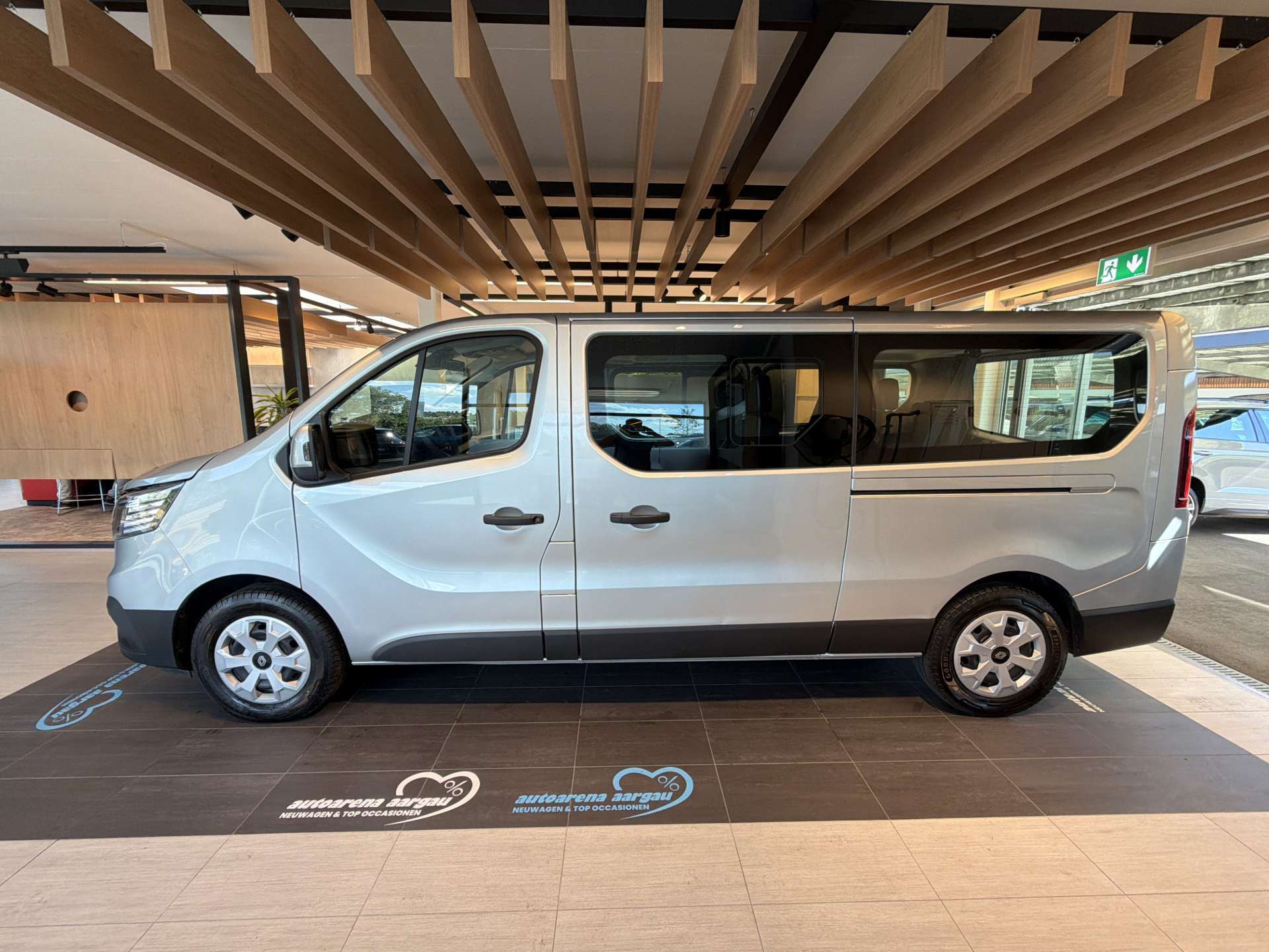 RENAULT Trafic Blue dCi 150 9-Plätzer Passenger Techno-image-11