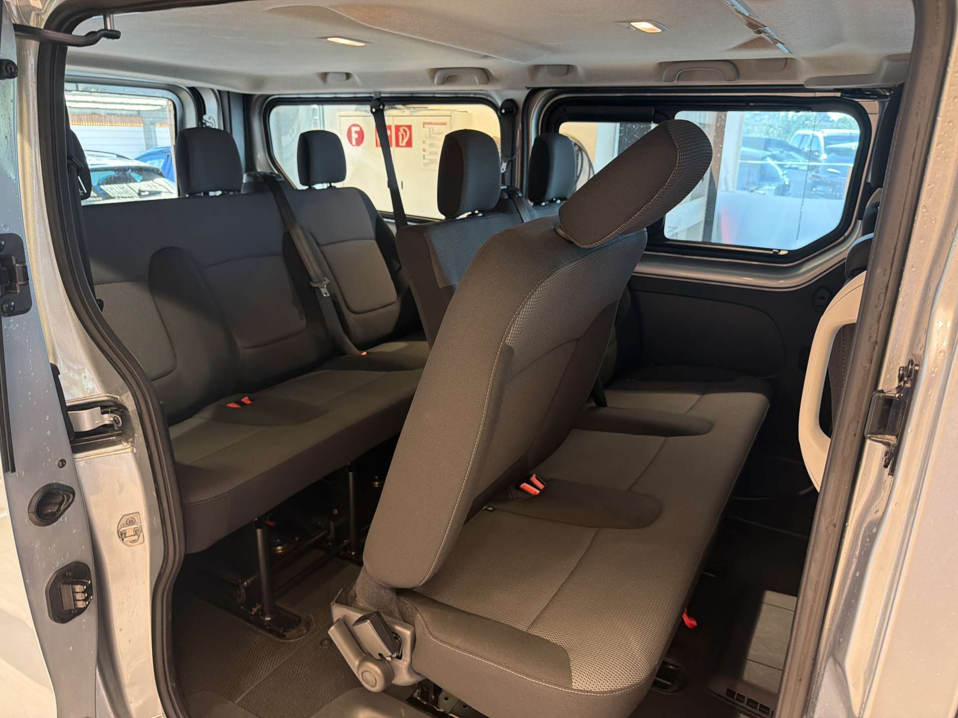 RENAULT Trafic Blue dCi 150 9-Plätzer Passenger Techno-image-14