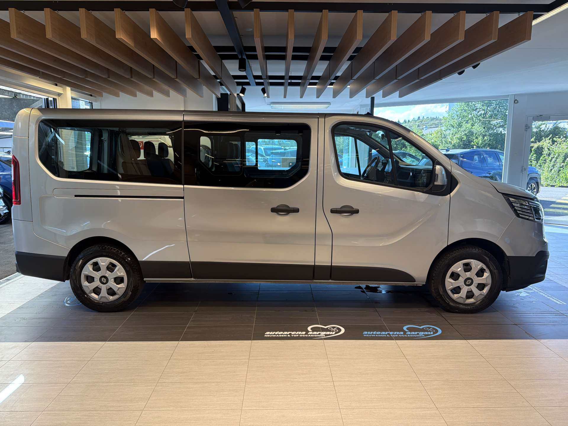 RENAULT Trafic Blue dCi 150 9-Plätzer Passenger Techno-image-13