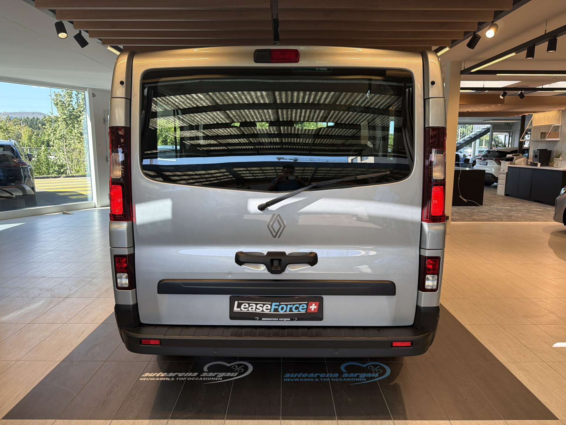 RENAULT Trafic Blue dCi 150 9-Plätzer Passenger Techno-image-12