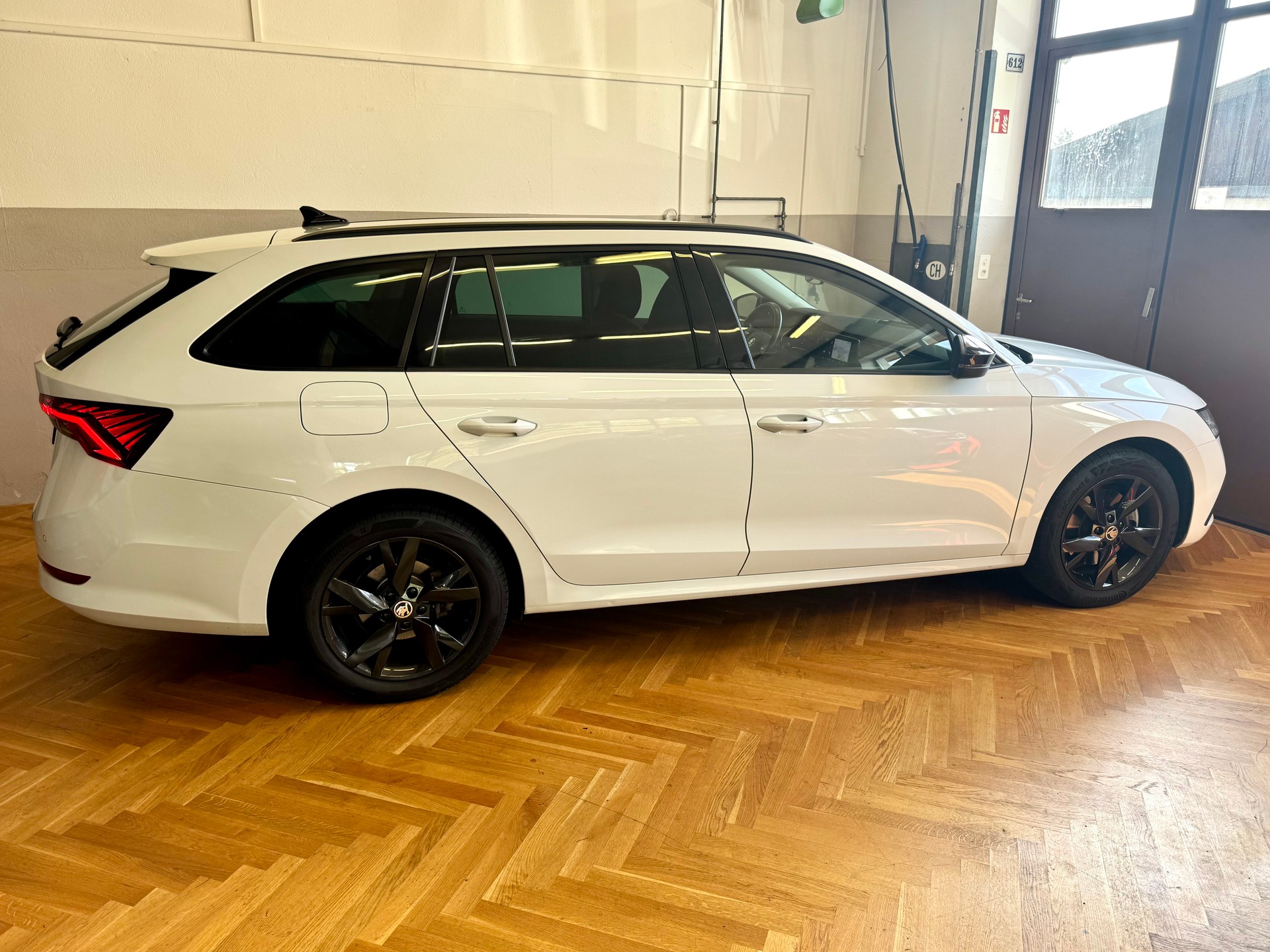 SKODA Octavia Combi 1.4 TSI PHEV DSG-showroom-element-2