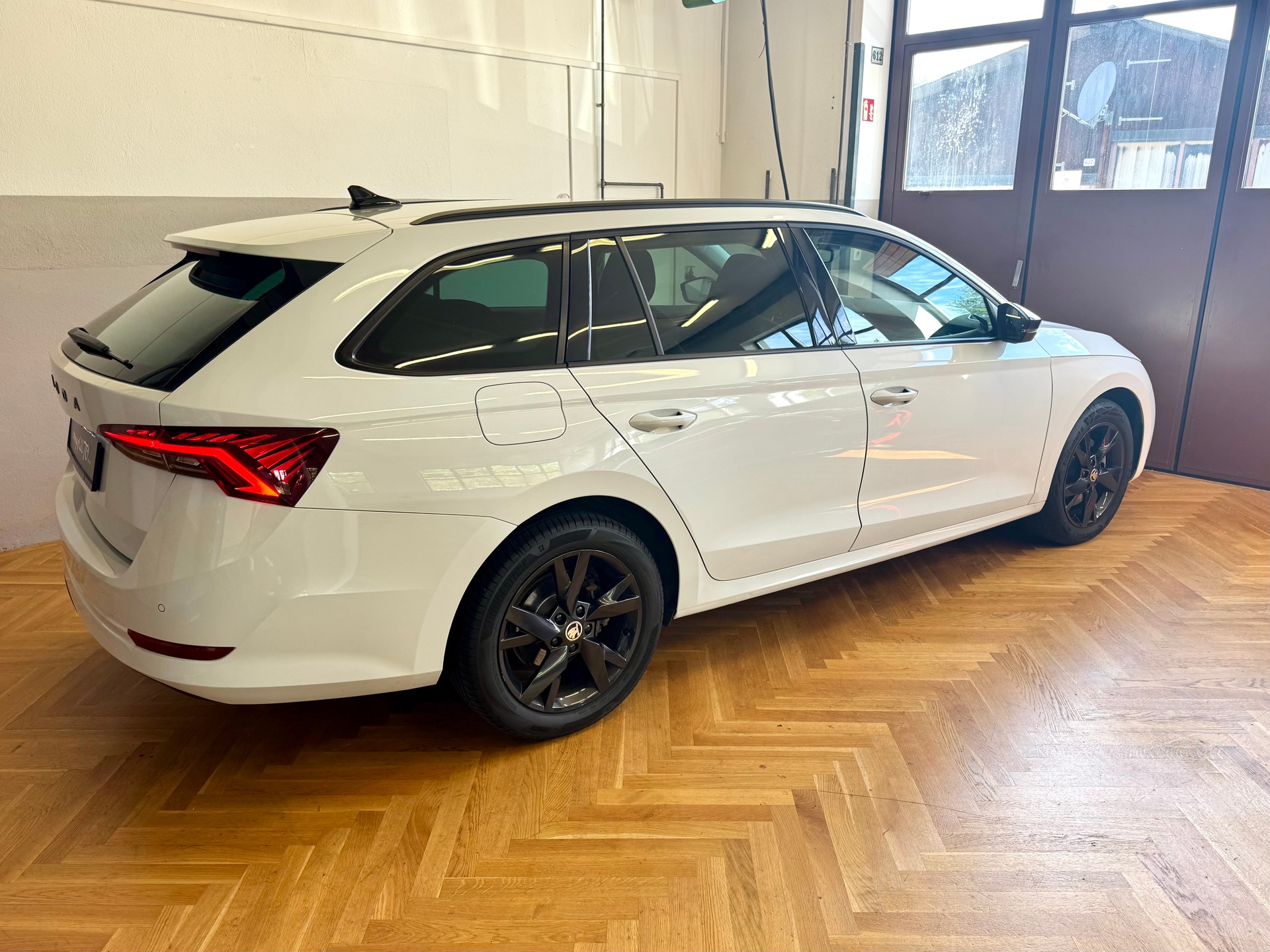 SKODA Octavia Combi 1.4 TSI PHEV DSG-showroom-element-3