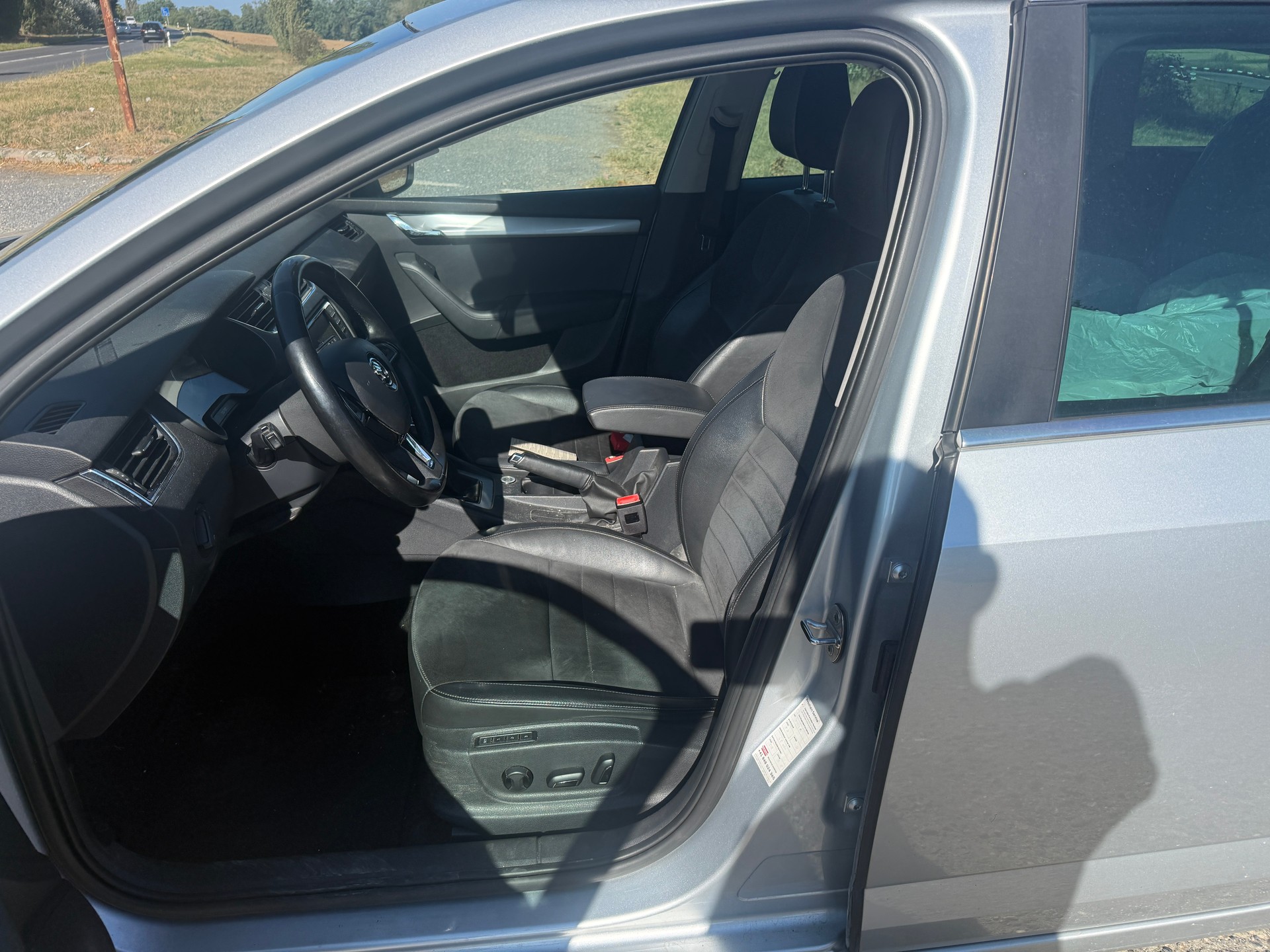 SKODA Octavia Combi 1.8 TSI Elegance-image-11