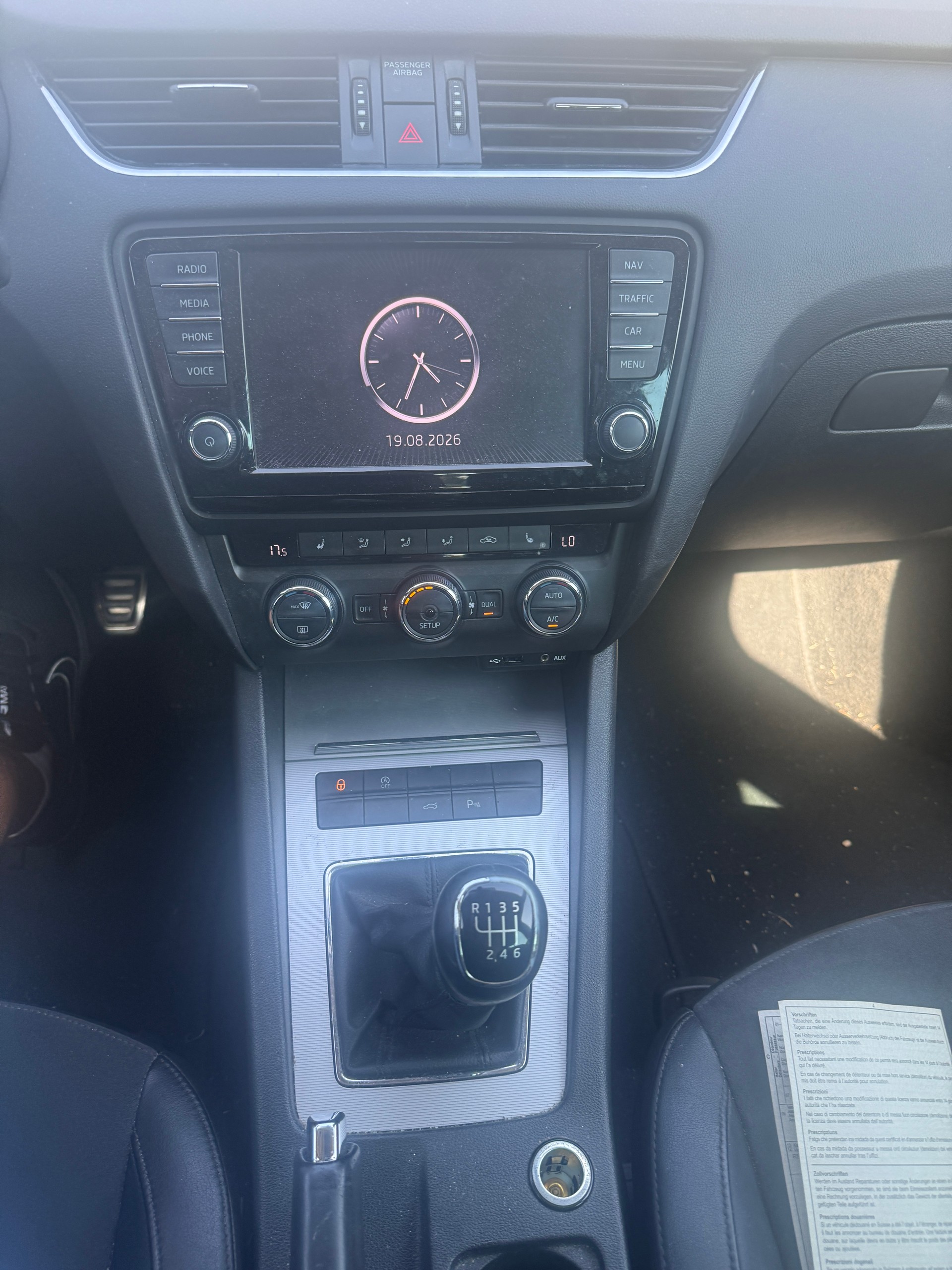 SKODA Octavia Combi 1.8 TSI Elegance-image-12