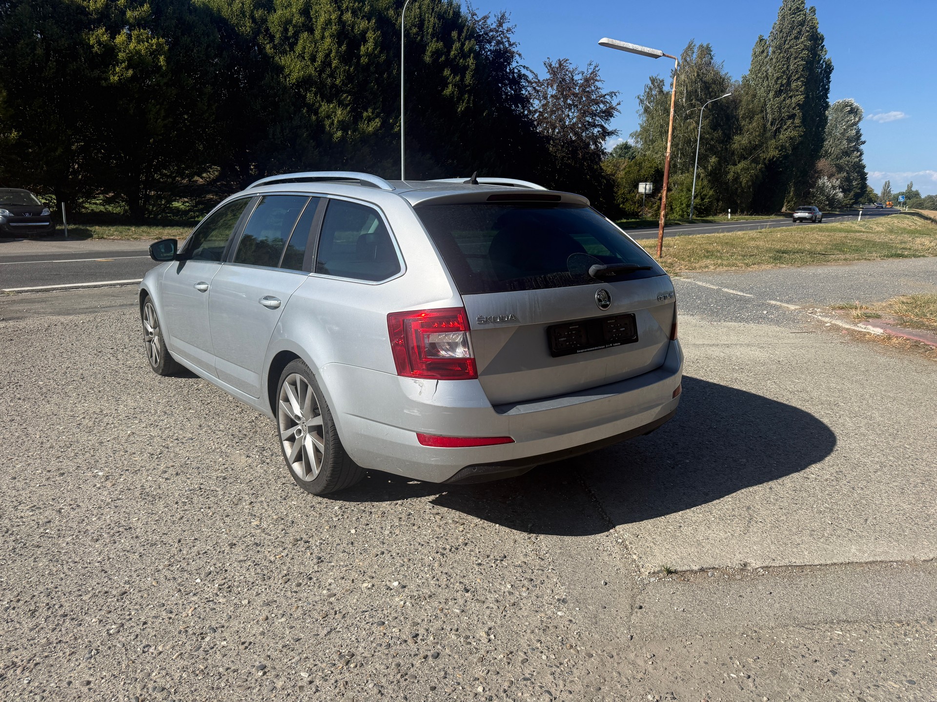 SKODA Octavia Combi 1.8 TSI Elegance-image-4