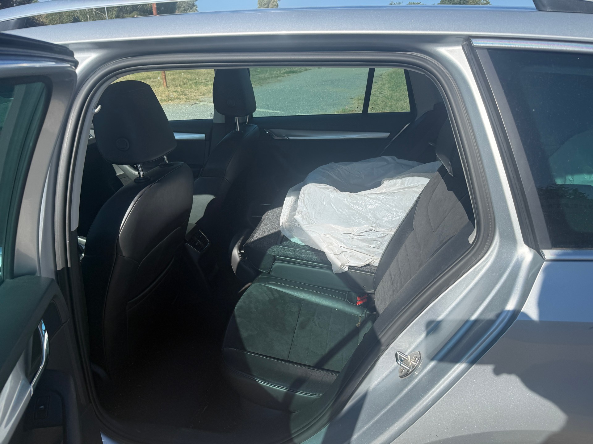 SKODA Octavia Combi 1.8 TSI Elegance-image-9