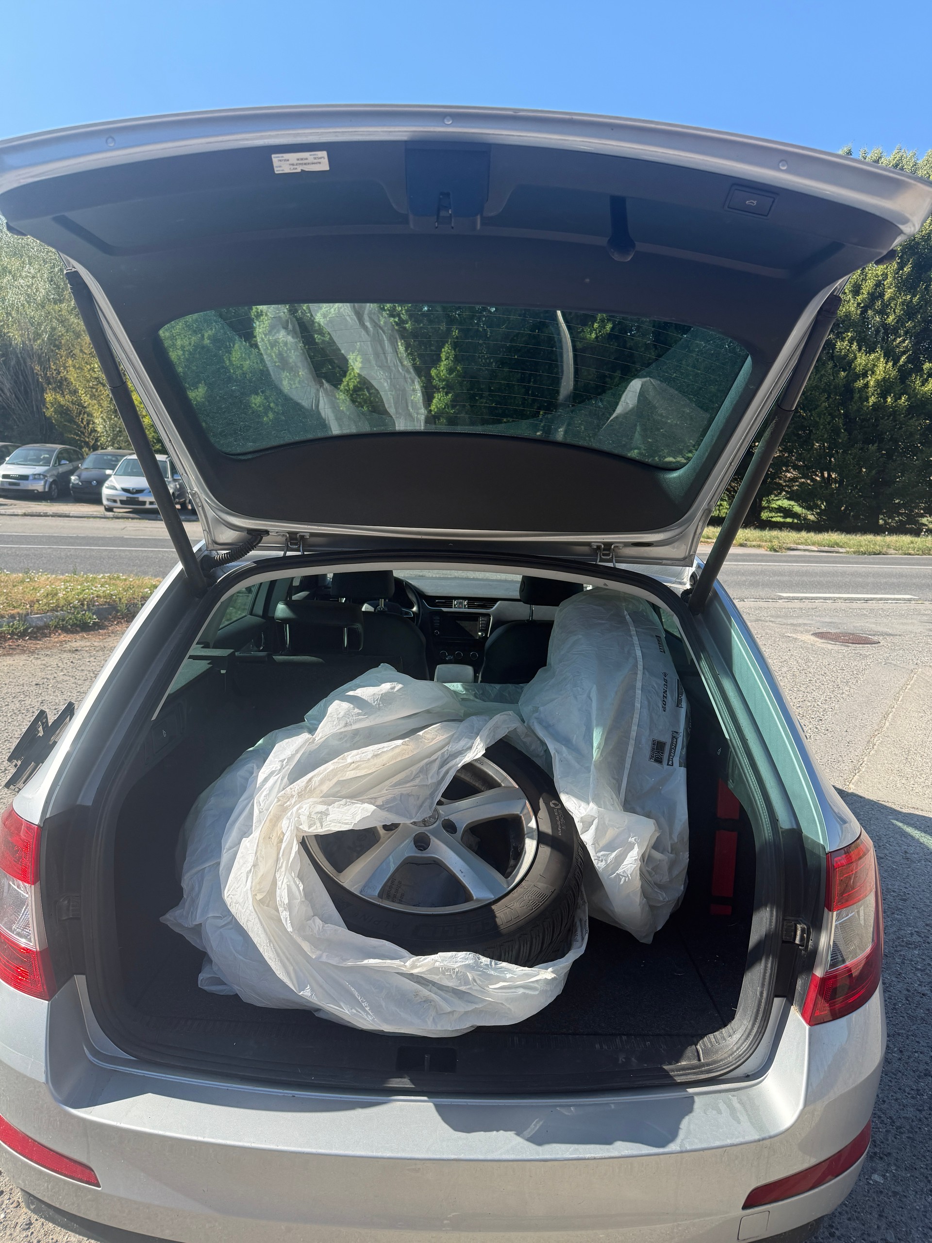 SKODA Octavia Combi 1.8 TSI Elegance-image-8