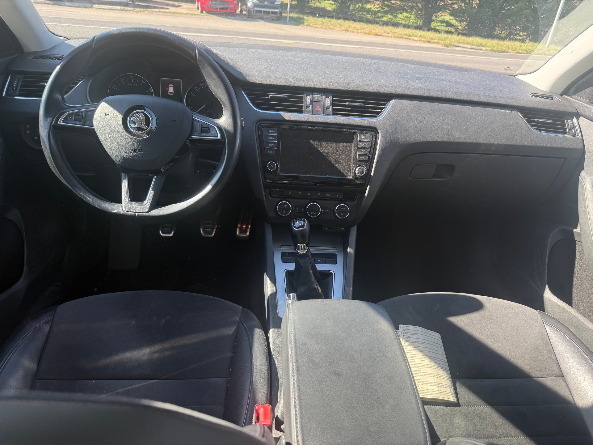 SKODA Octavia Combi 1.8 TSI Elegance-image-10