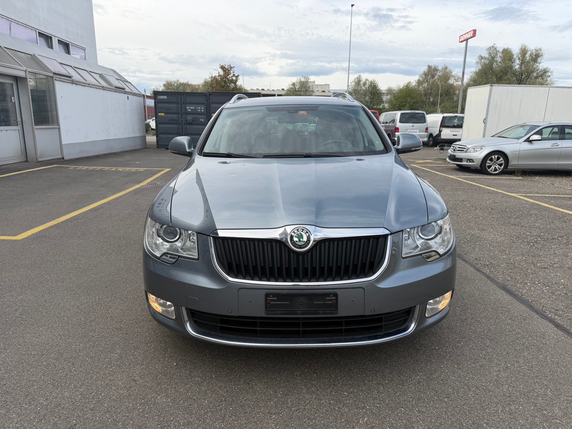 SKODA Superb Combi 1.8 TSI Elegance DSG-image-2