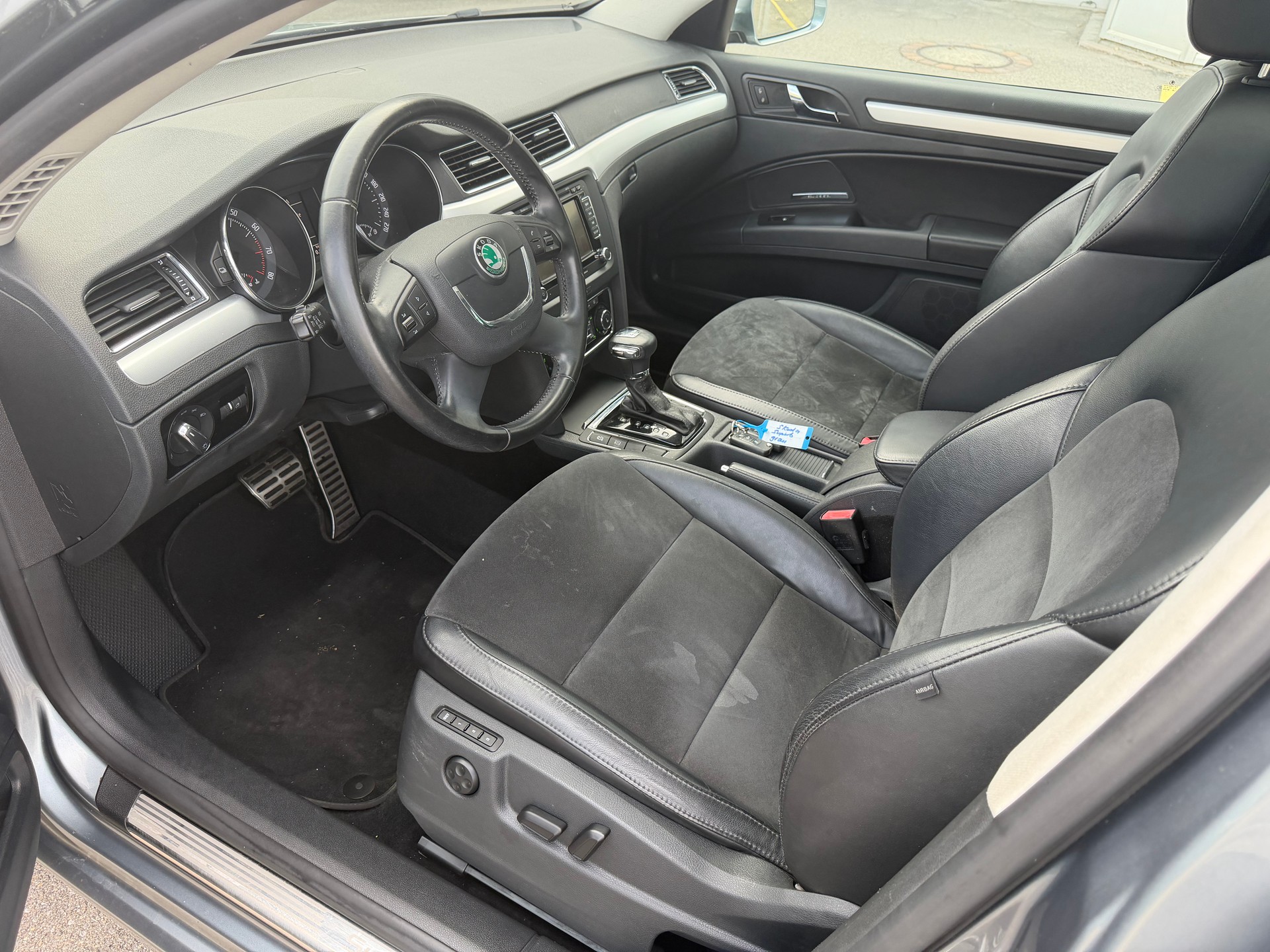 SKODA Superb Combi 1.8 TSI Elegance DSG-image-7