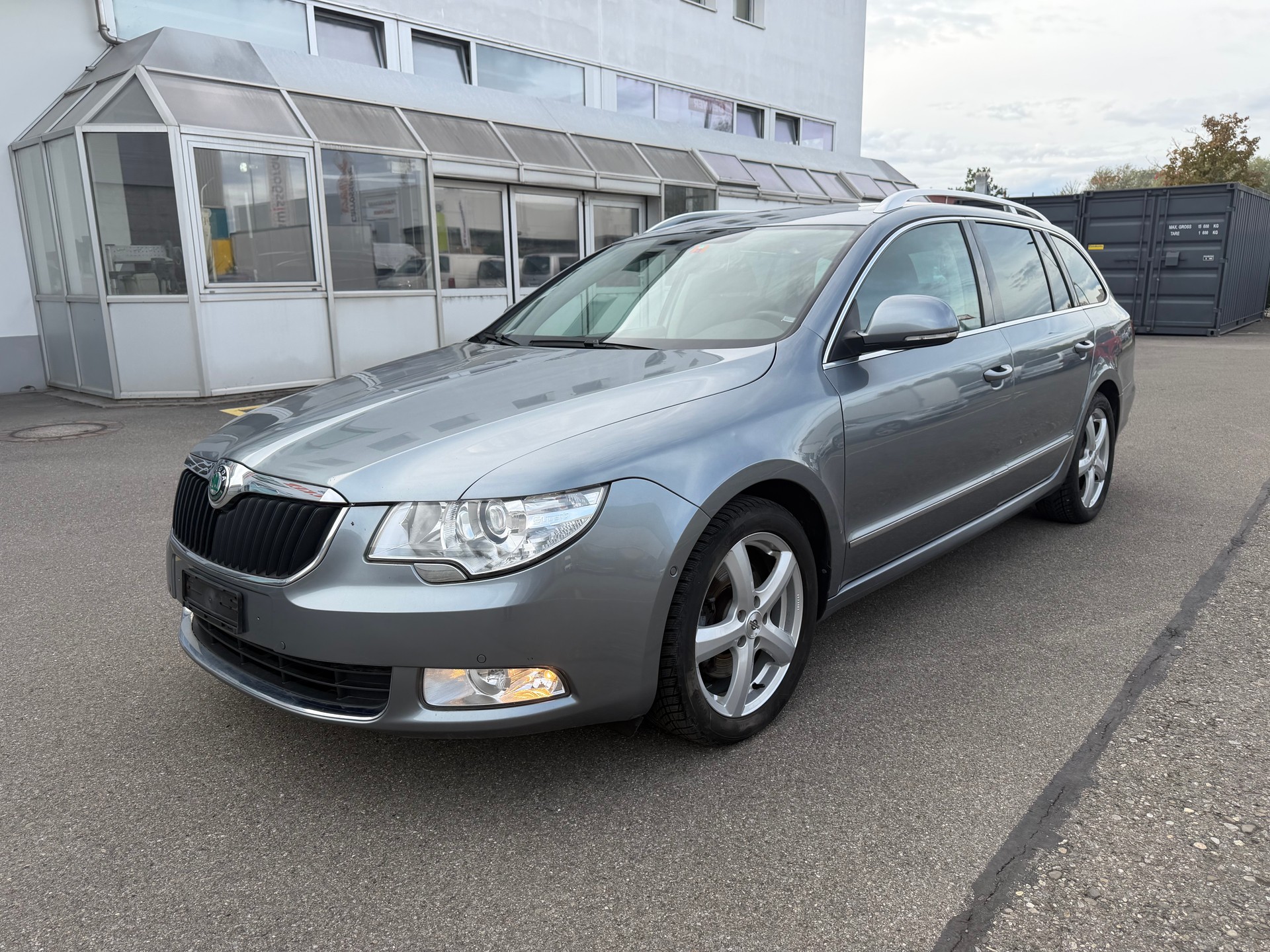 SKODA Superb Combi 1.8 TSI Elegance DSG-image-1
